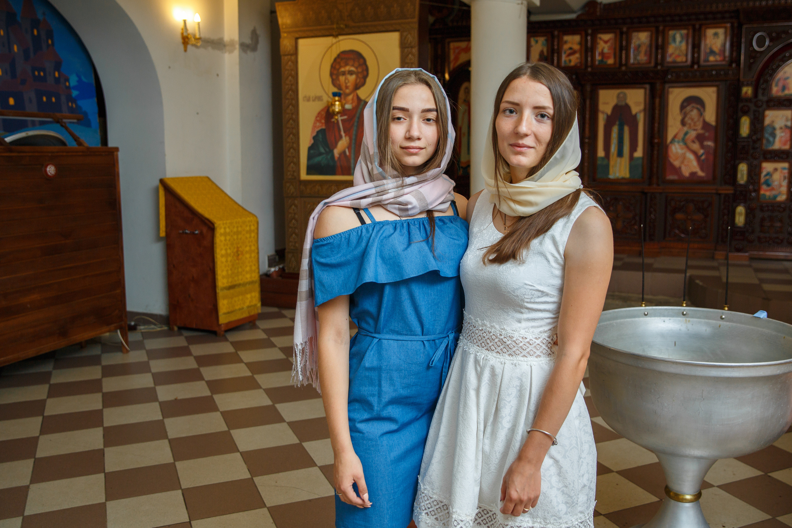 Фотограф на крещение в Мытищах в Никольском храме на Дружбе