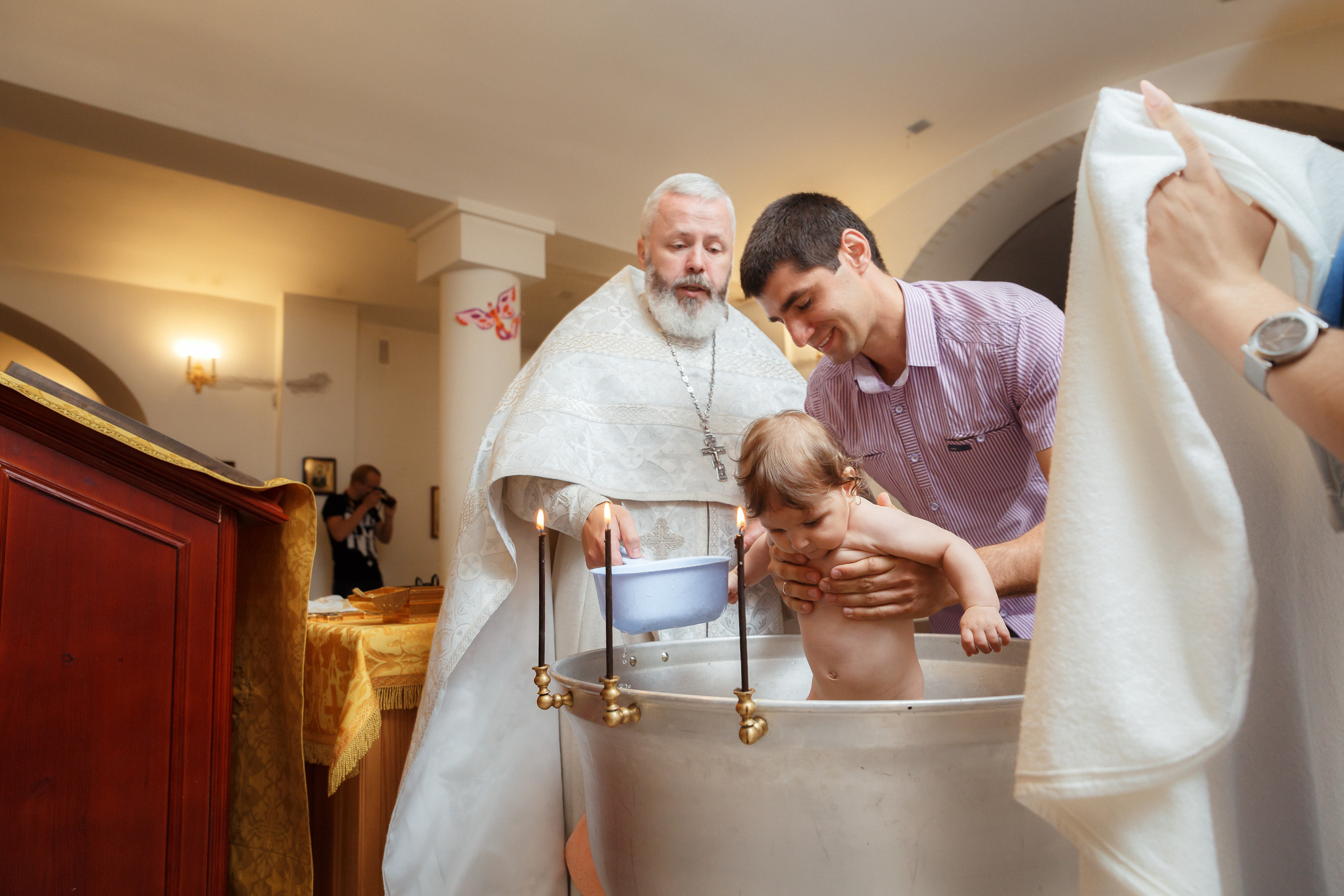 Фотограф на крещение в Мытищах в Никольском храме на Дружбе