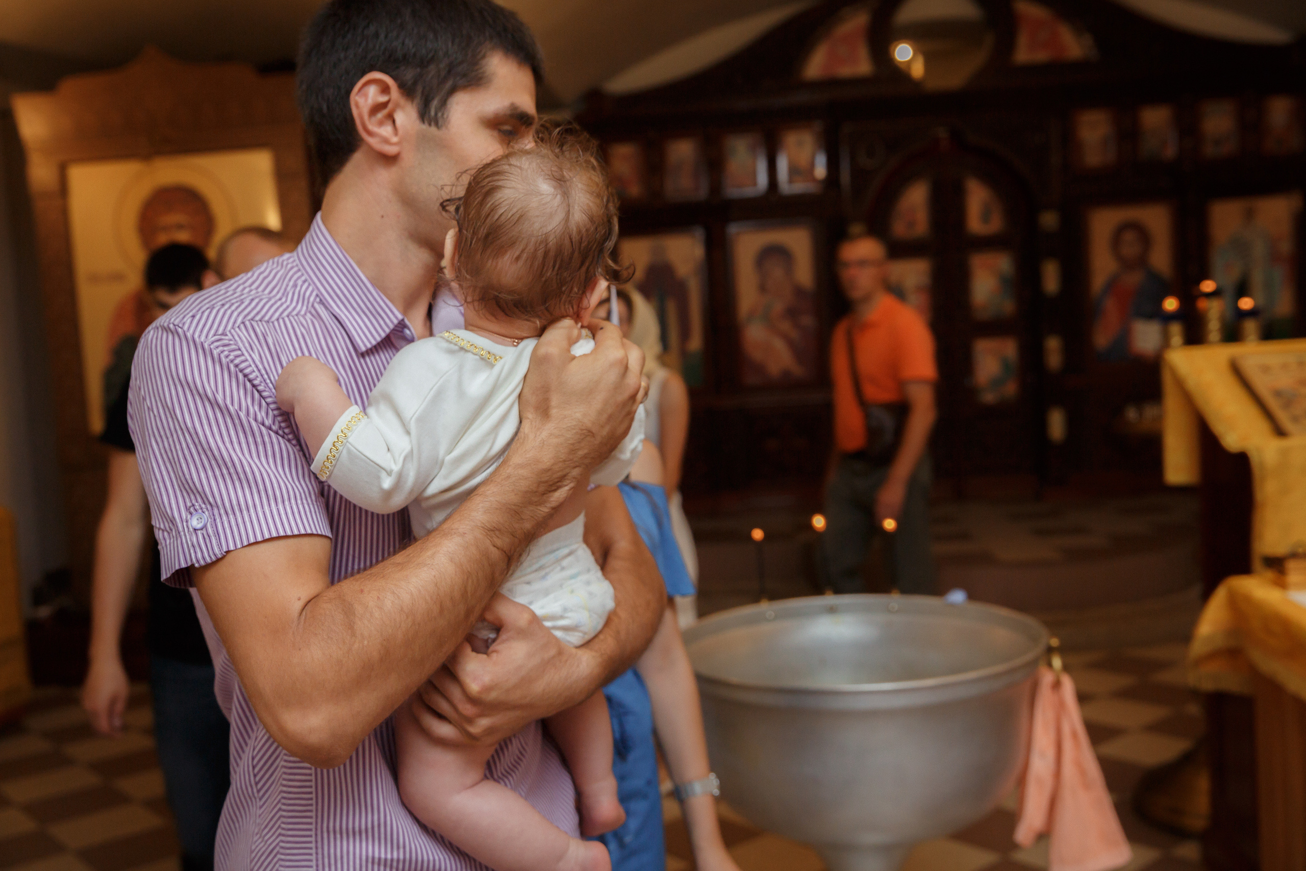 Фотограф на крещение в Мытищах в Никольском храме на Дружбе