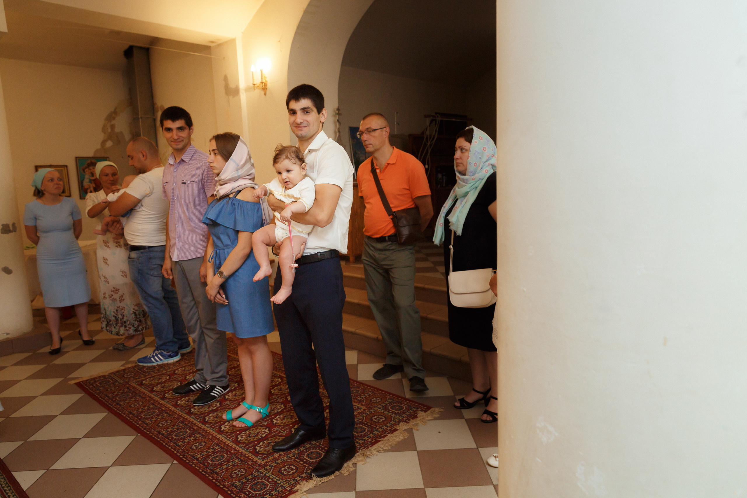 Фотограф на крещение в Мытищах в Никольском храме на Дружбе