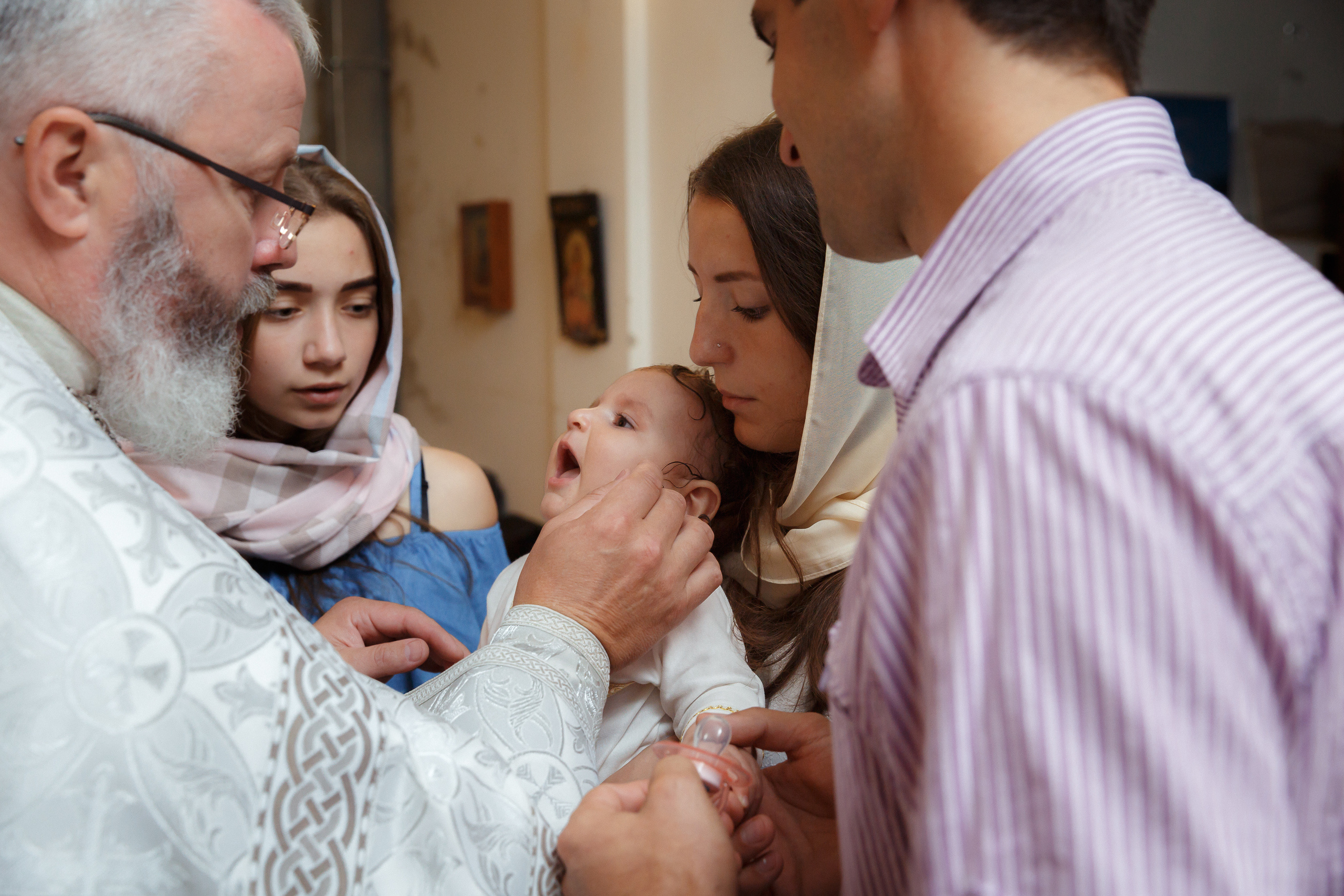 Фотограф на крещение в Мытищах в Никольском храме на Дружбе