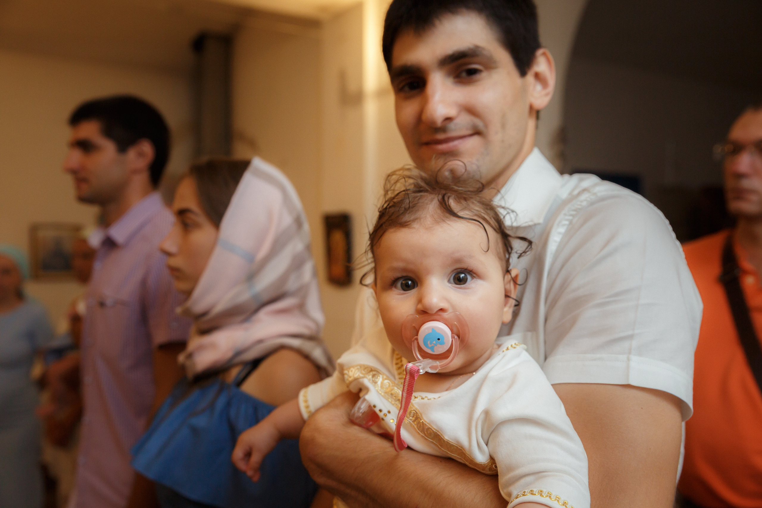 Фотограф на крещение в Мытищах в Никольском храме на Дружбе