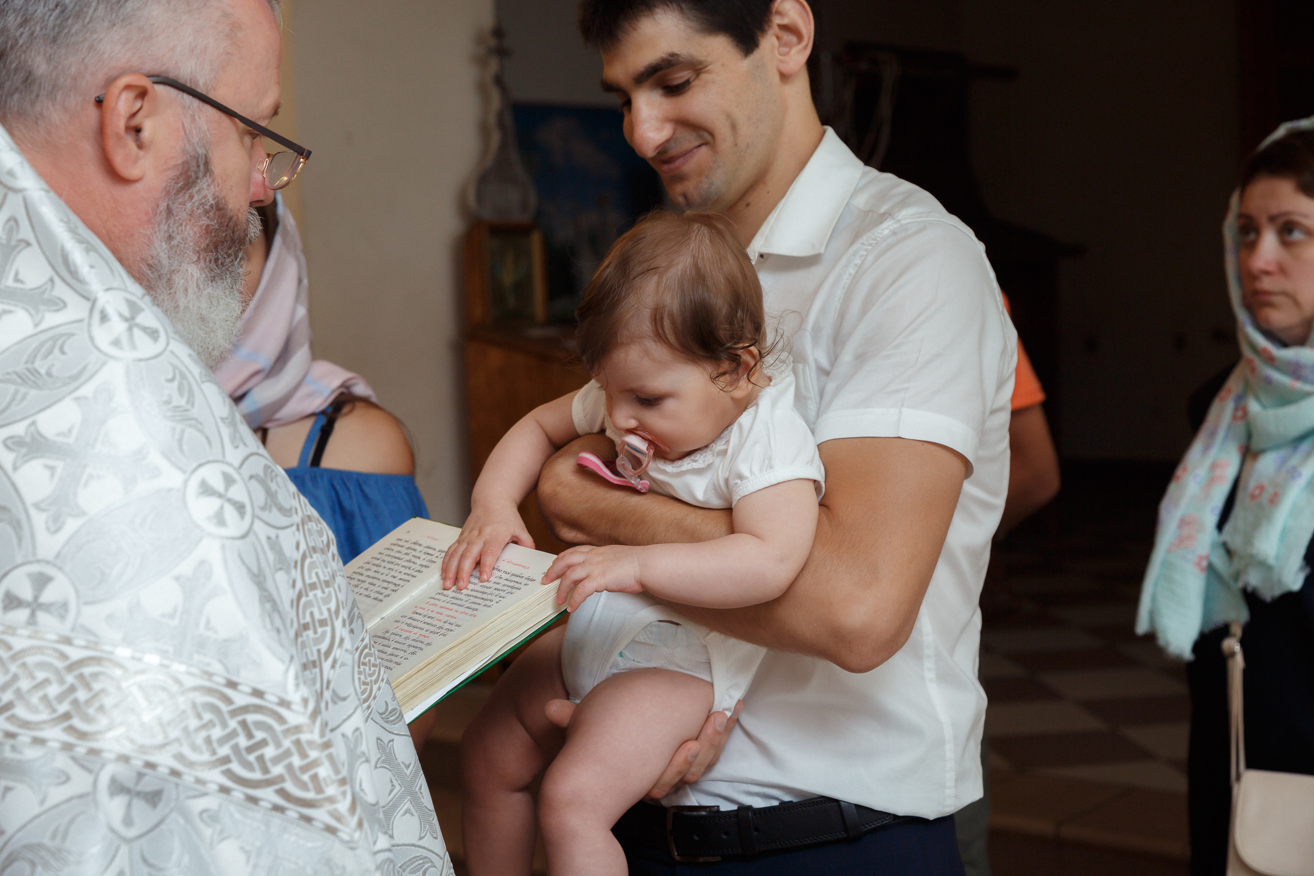 Фотограф на крещение в Мытищах в Никольском храме на Дружбе