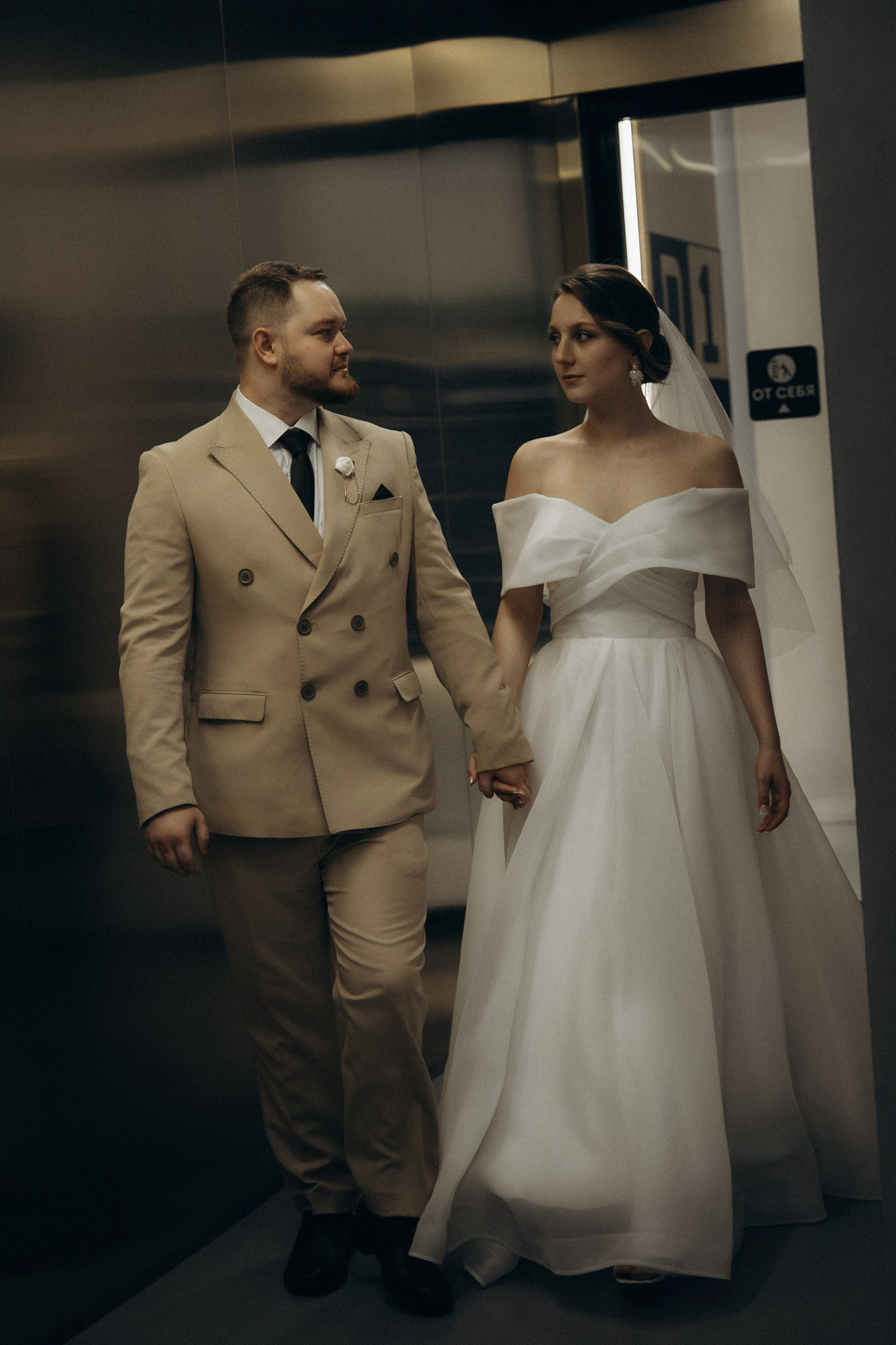 Утро невесты и свадебная фотосессия на теплоходе по Москве-реке