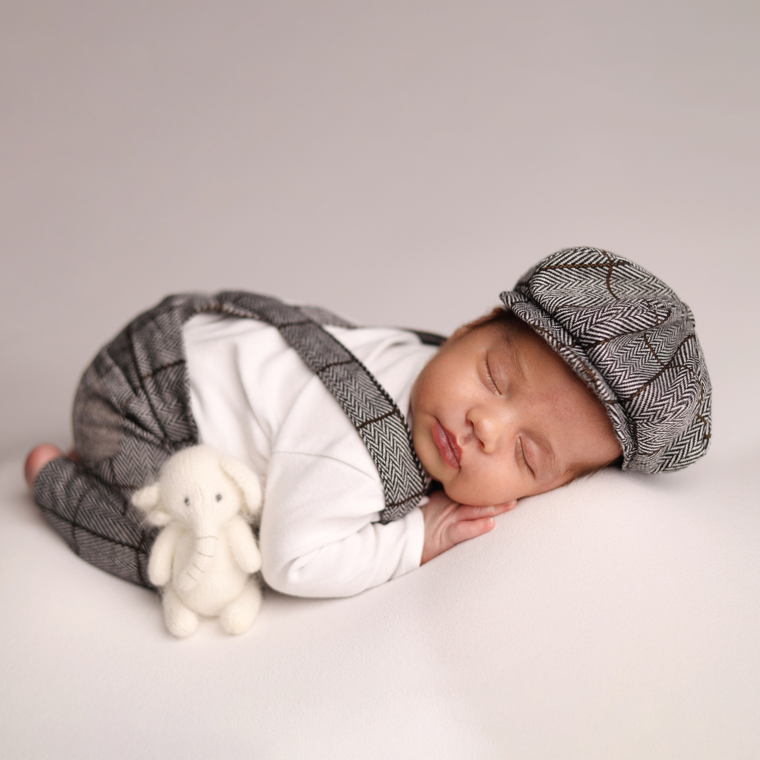 Каталог костюмчиков для новорожденных мальчиков. Фотограф новорожденных Москва. Ньюборн фотограф Москва