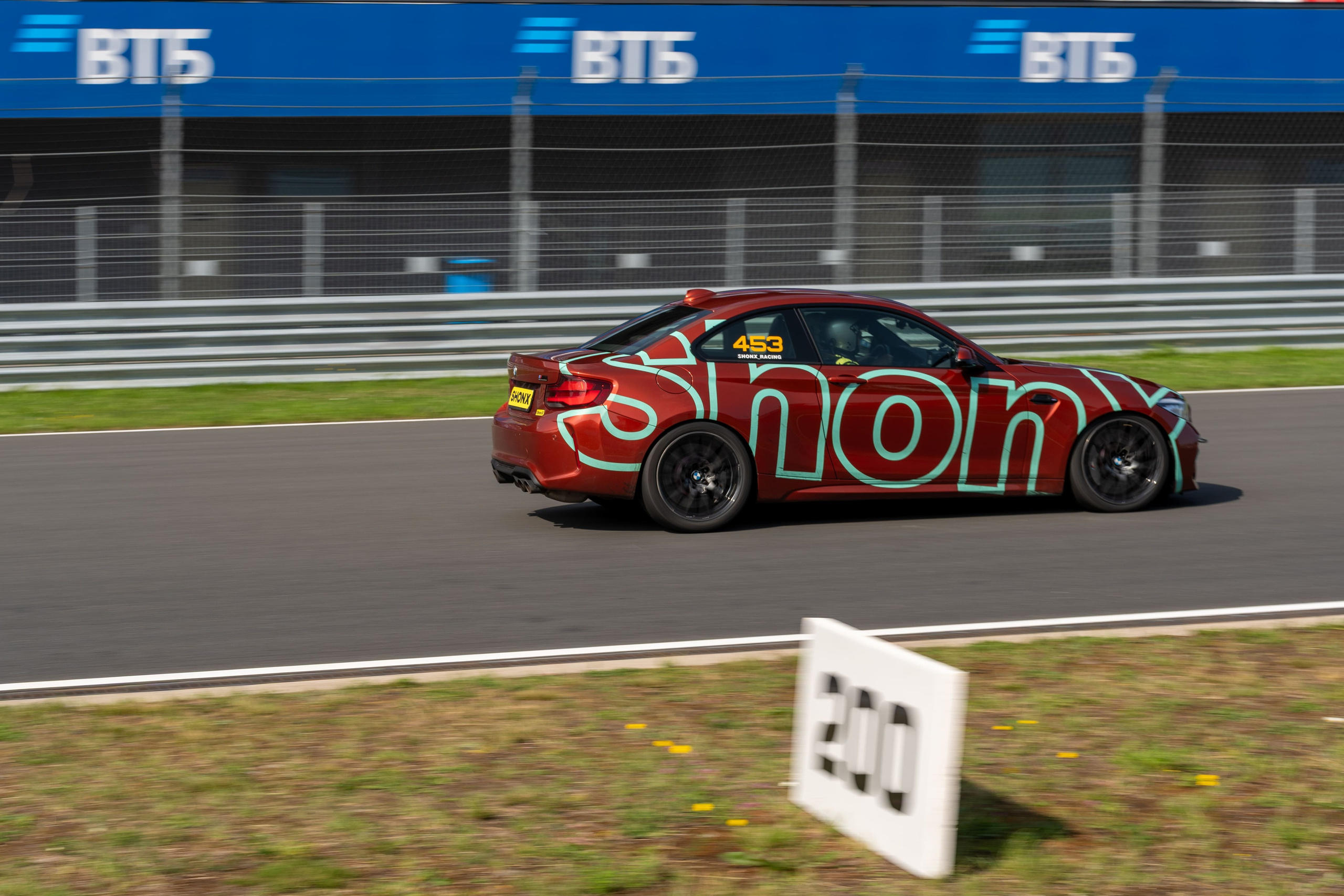 Спортивный фотограф Санкт-Петербург фиксирует BMW M2 на трассе Игора Драйв