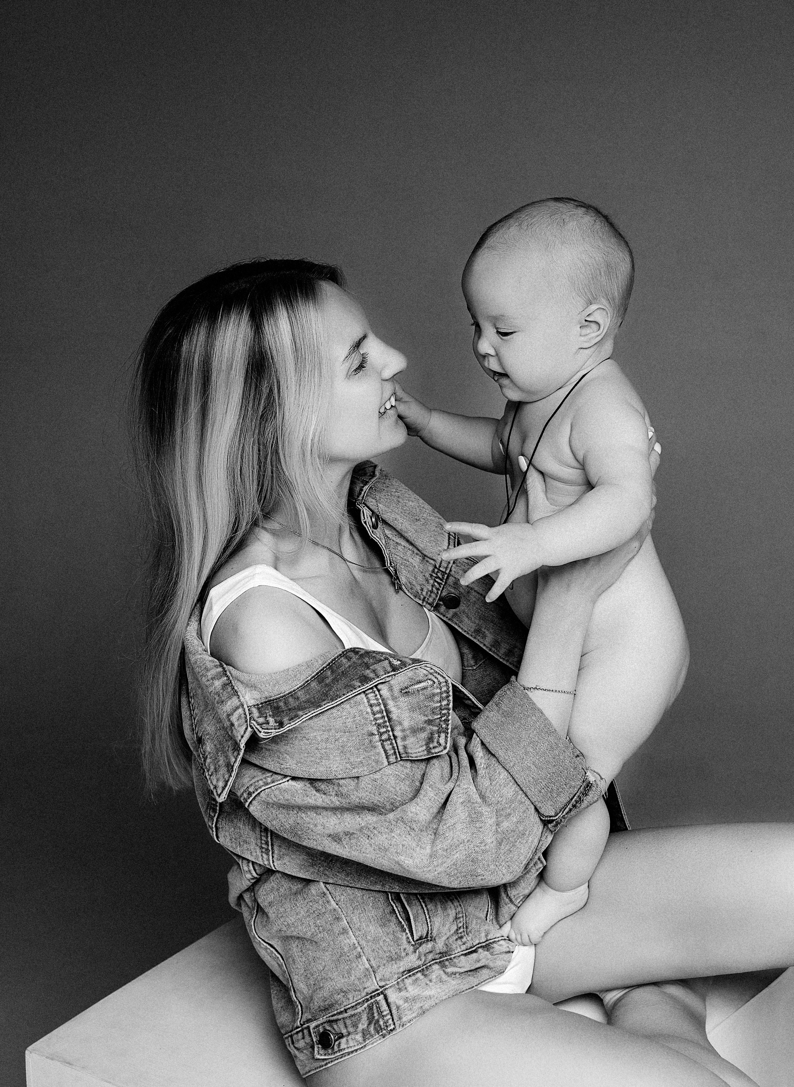 Мама и малыш. Наталья Михайлова Фотограф новорожденных в Ярославле