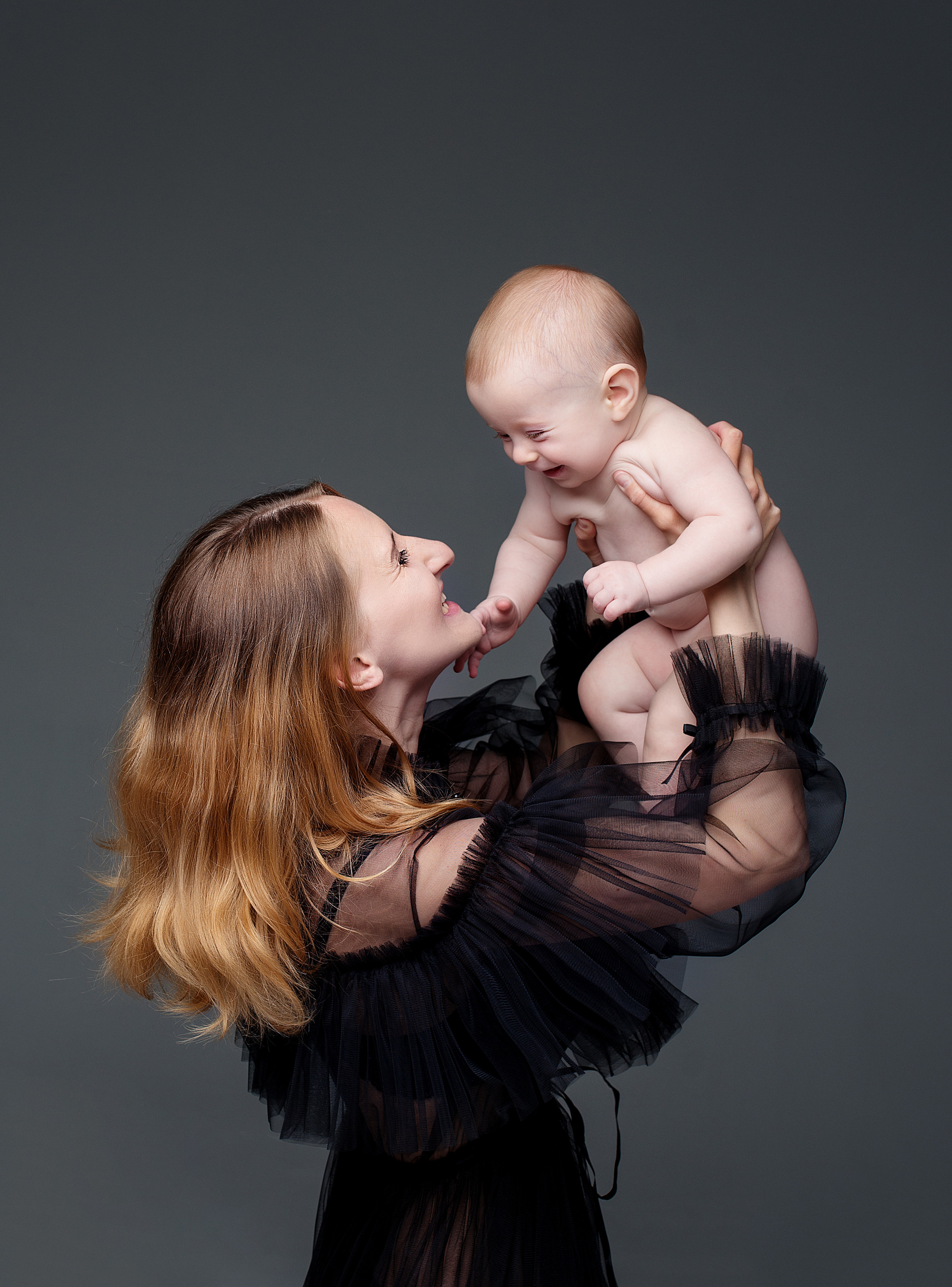 Мама и малыш. Наталья Михайлова Фотограф новорожденных в Ярославле