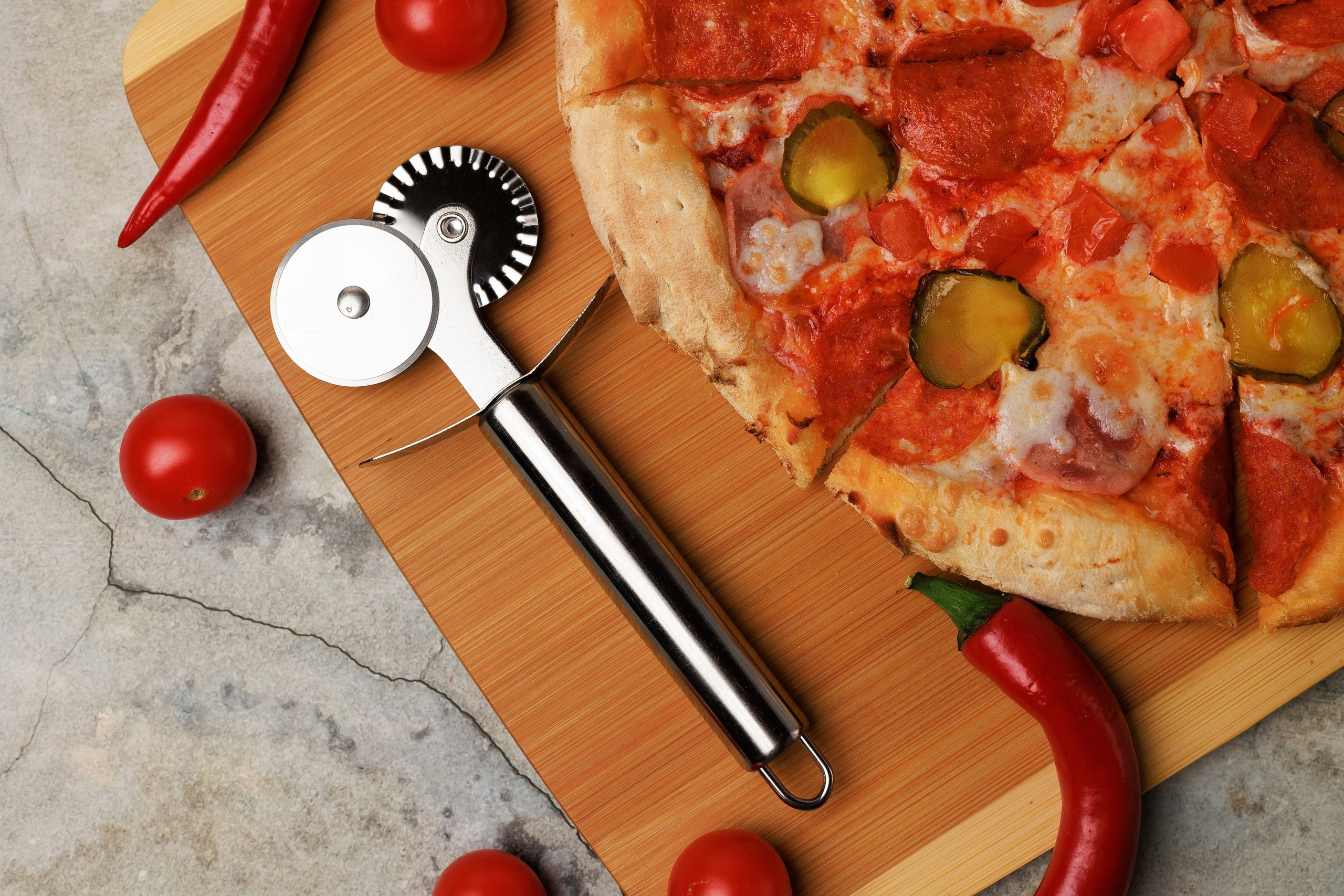 Имиджевая предметная фотосъемка пиццерезки, ножа для резки пиццы, предметный фотограф казань, каталожная съемка 