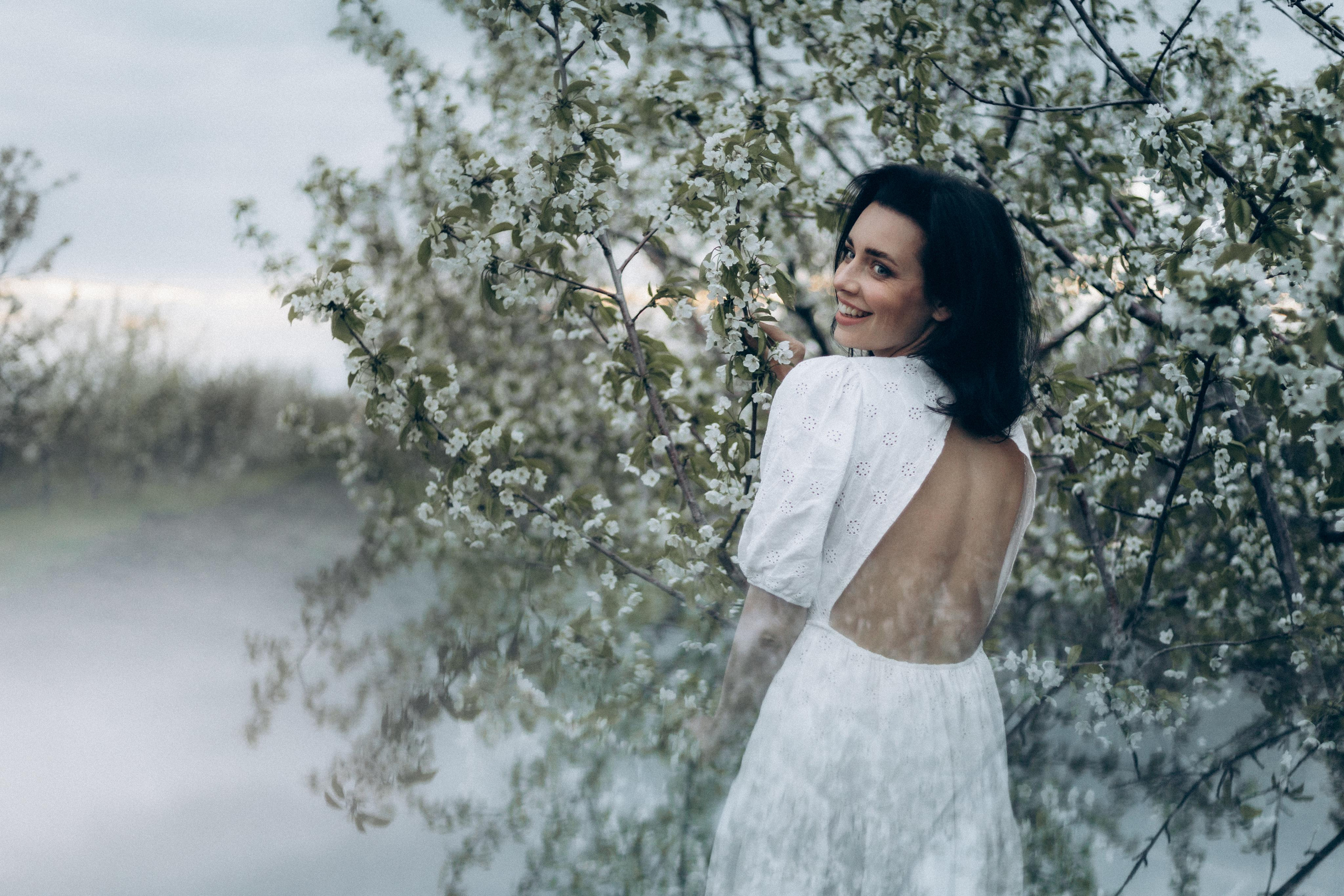 Рита. Съемка в цветении. Портретный и семейный фотограф в Саратове Елена Шустова