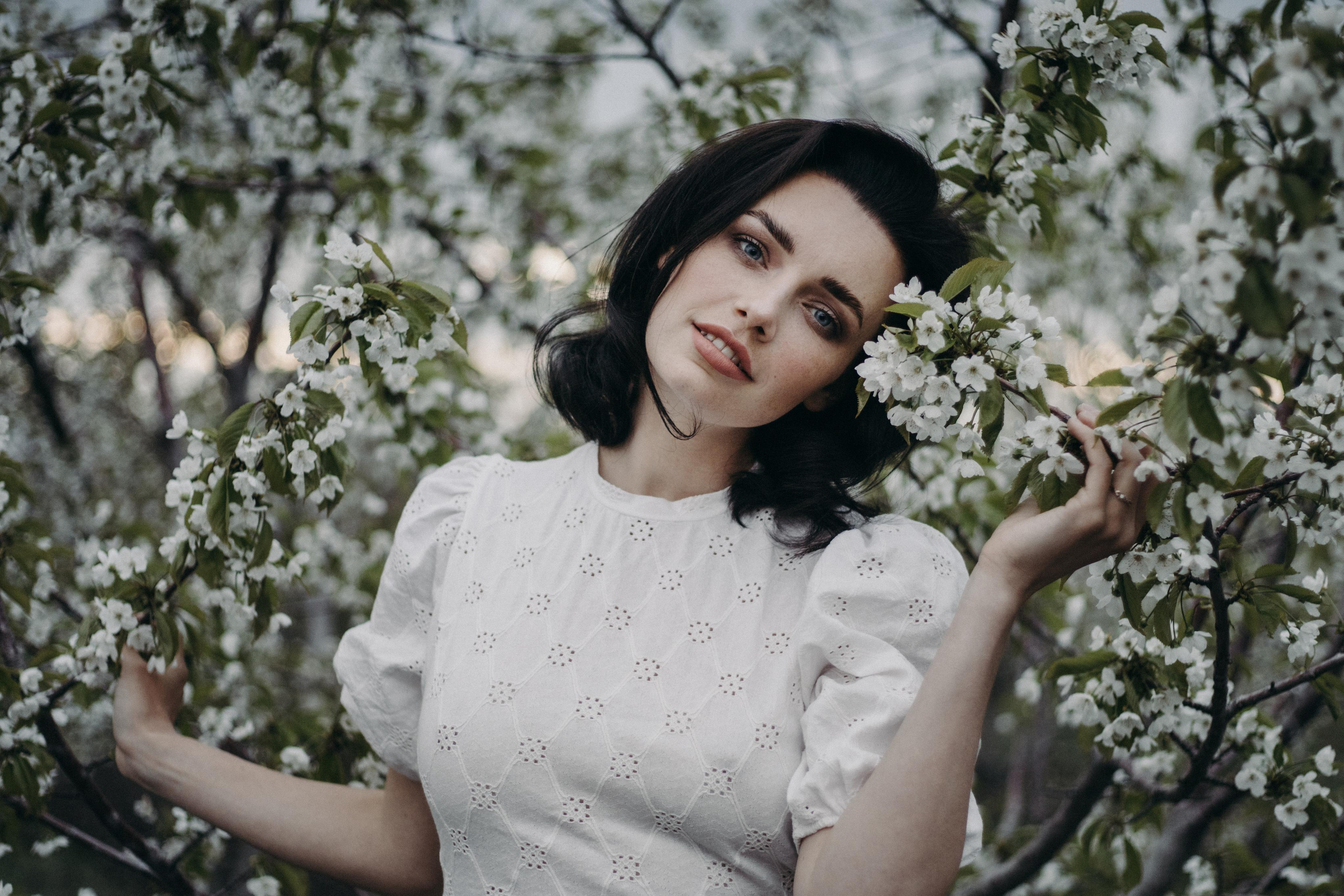 Рита. Съемка в цветении. Портретный и семейный фотограф в Саратове Елена Шустова