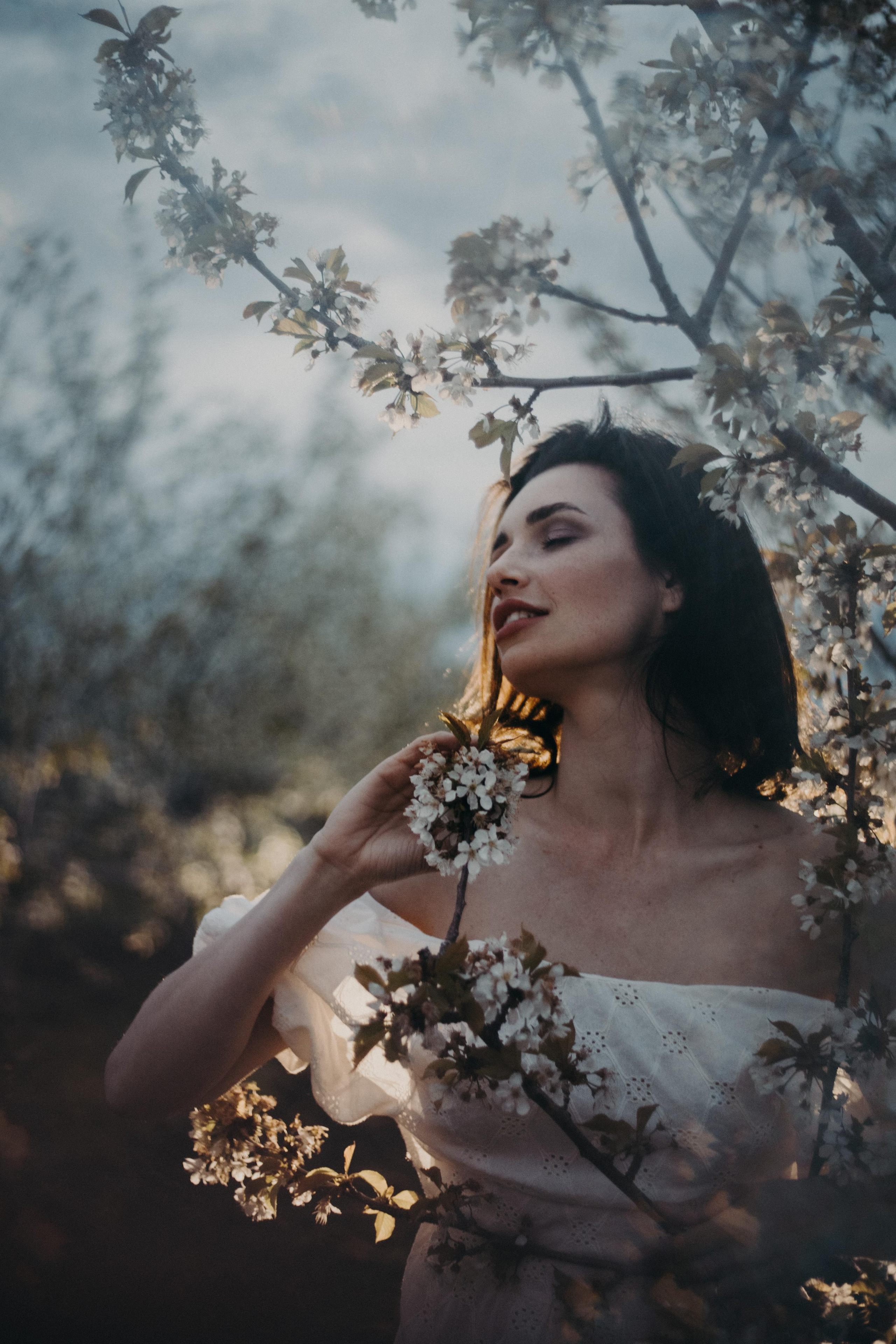 Рита. Съемка в цветении. Портретный и семейный фотограф в Саратове Елена Шустова