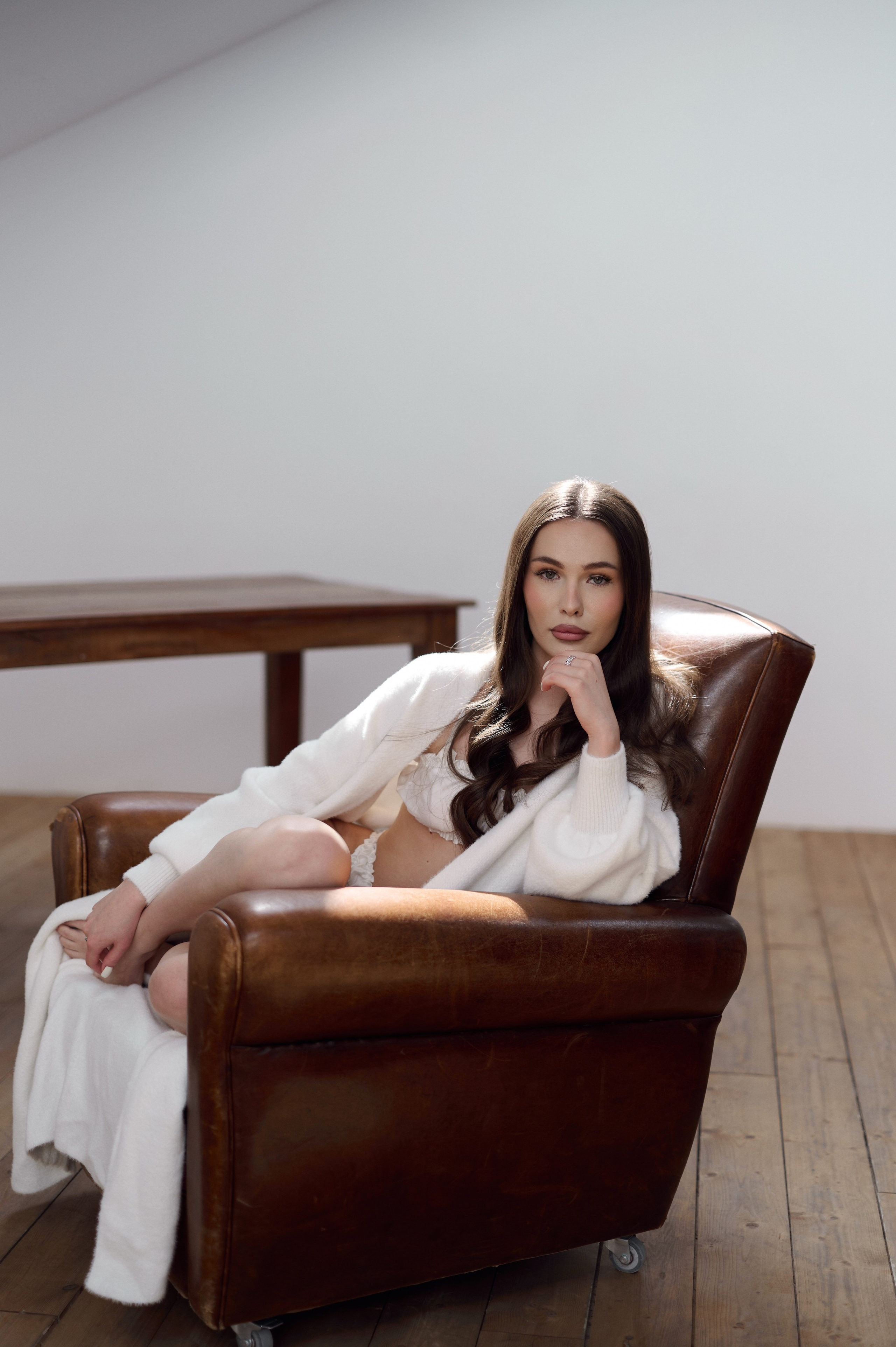 Индивидуальная женская фотосессия с искусственным светом