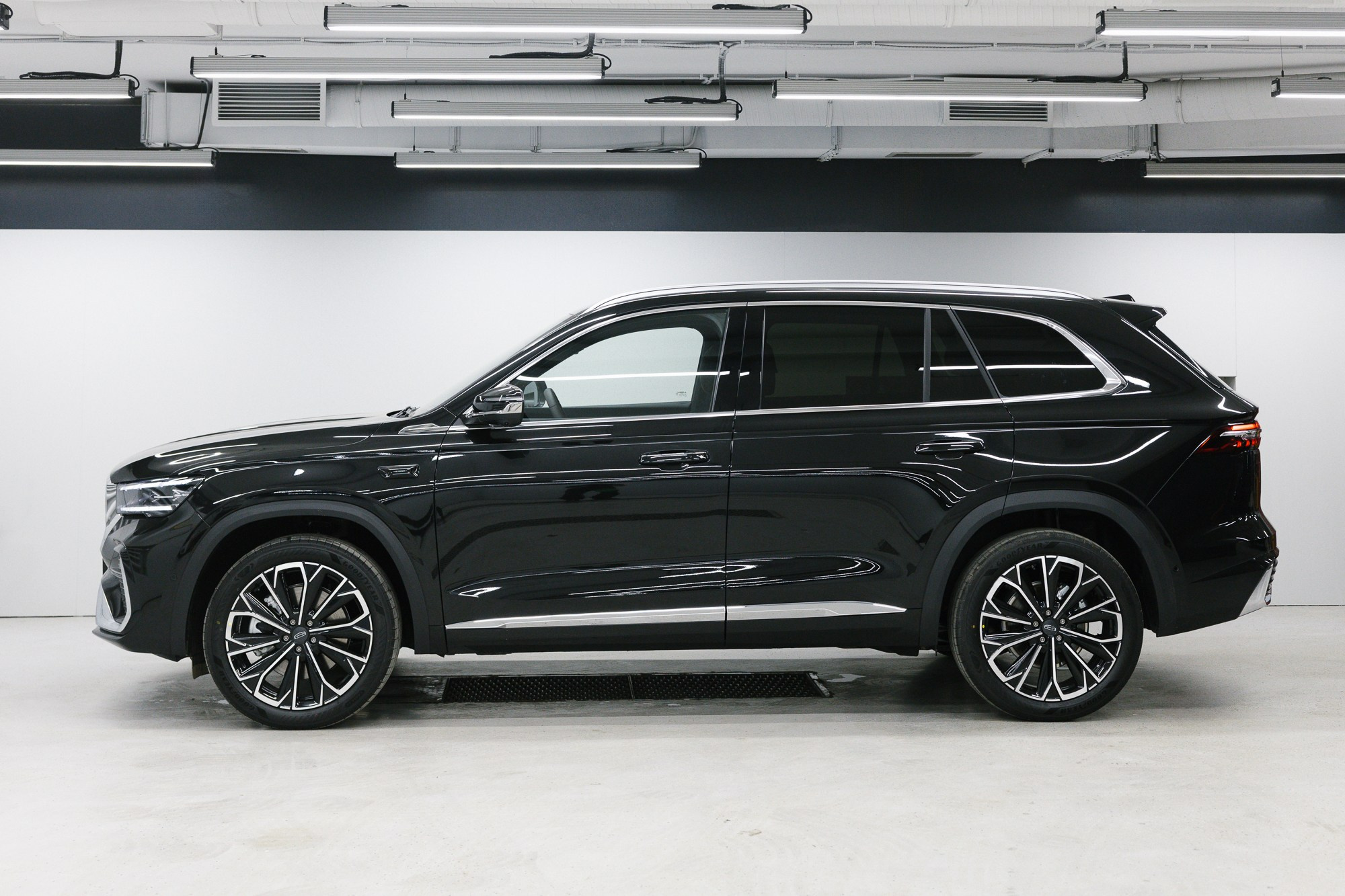 Geely Monjaro 2.0 4WD AT (238 л. с.). Автосалон «Х-Авто»