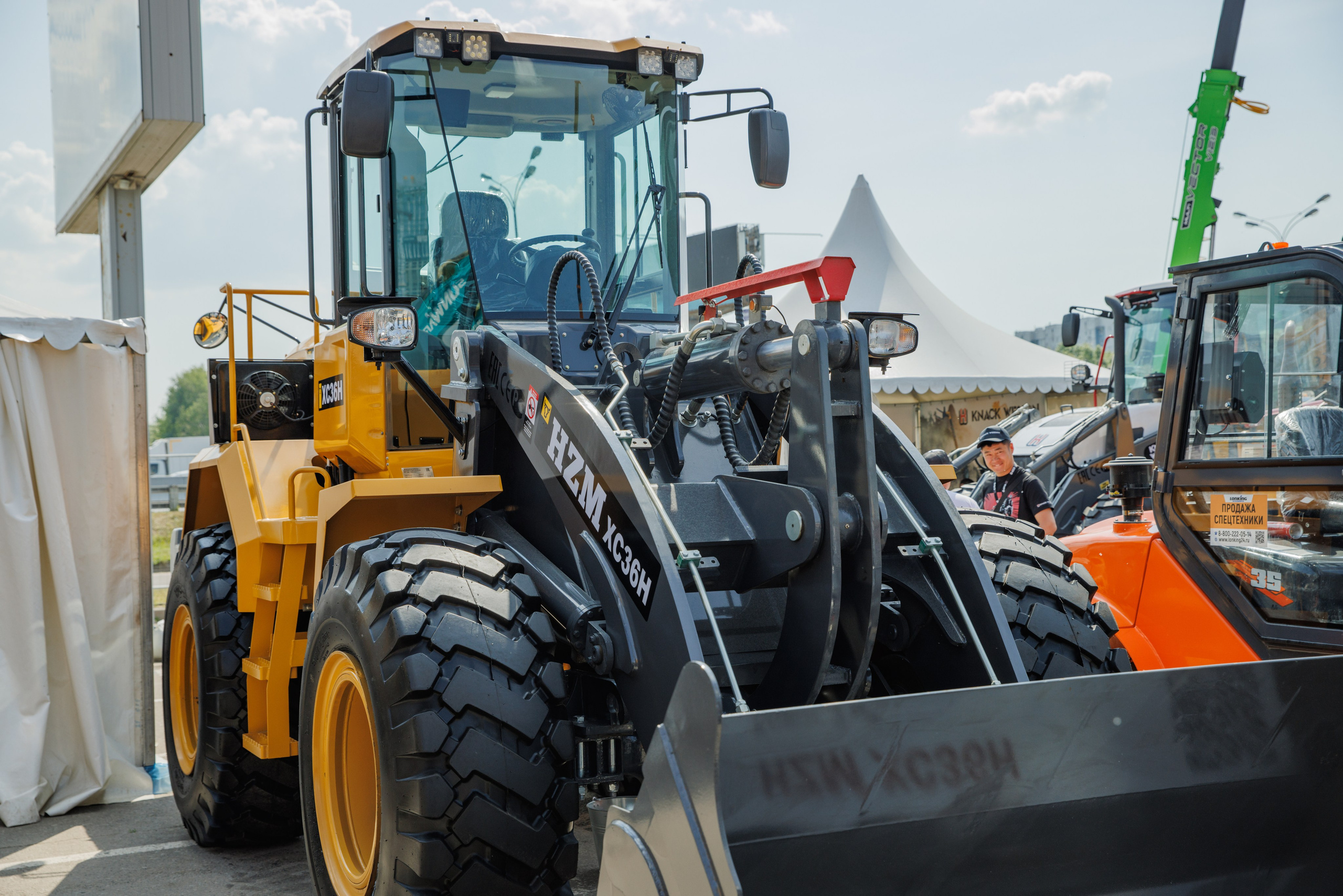Выставка Спец. Техники. Фотограф Москва Шептаев Артём