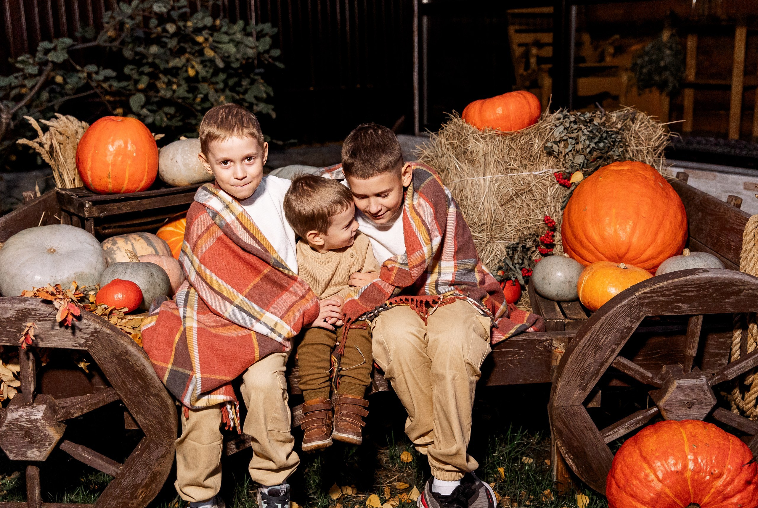 Эдуард и Дарья с сыновьями. Свадебный и семейный фотограф в Челябинске Юлия Ишимова