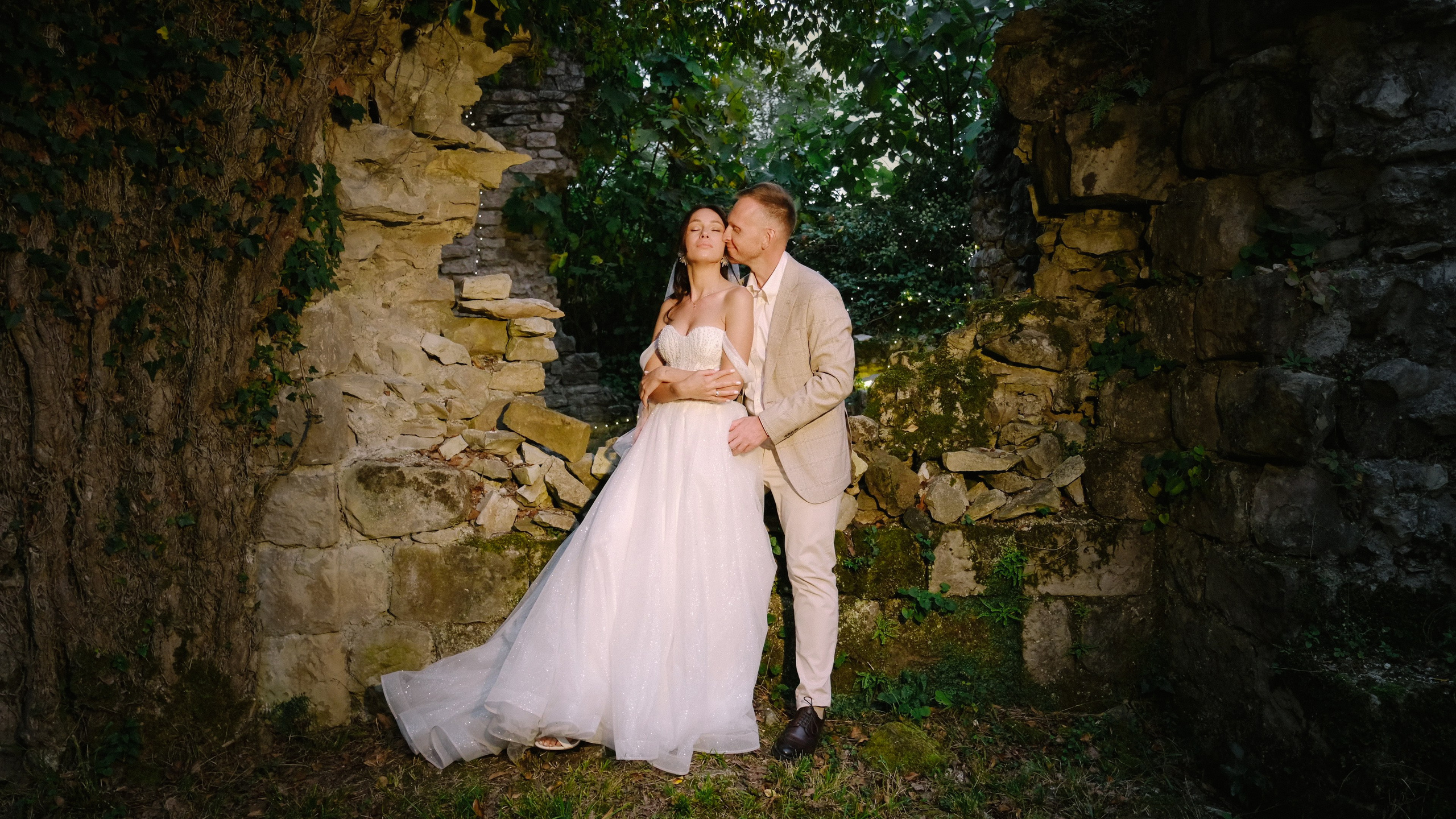 Две Здезды — Храм 19 века. Свадебный Видеограф Фотограф в Сочи