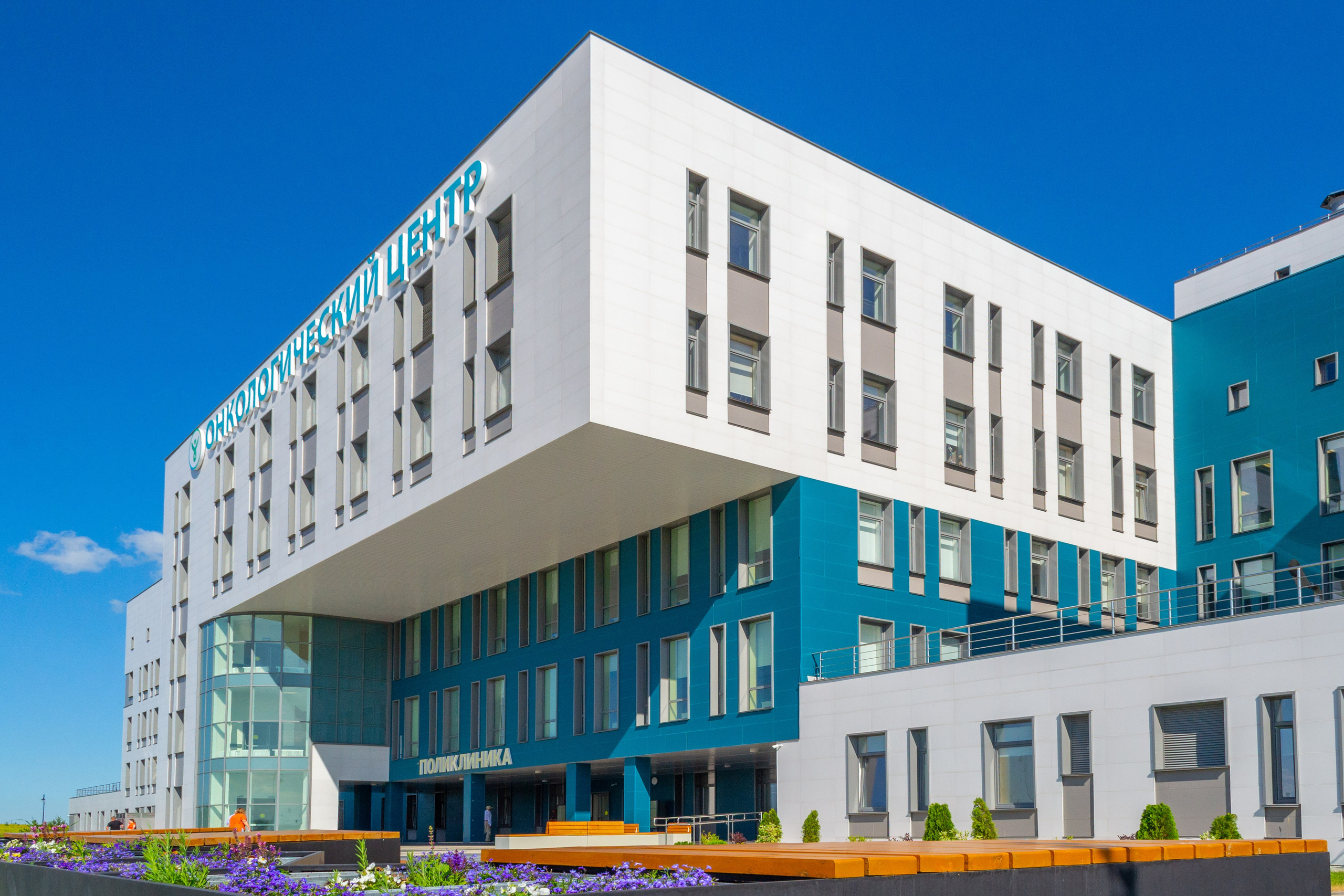 Тульская областная онкологическая больница (лето-цветы, NIKON D3100 35 мм F1,8)). Фотограф в Туле Крупский АнДРей. Фотостудия «КАДР71» в Туле