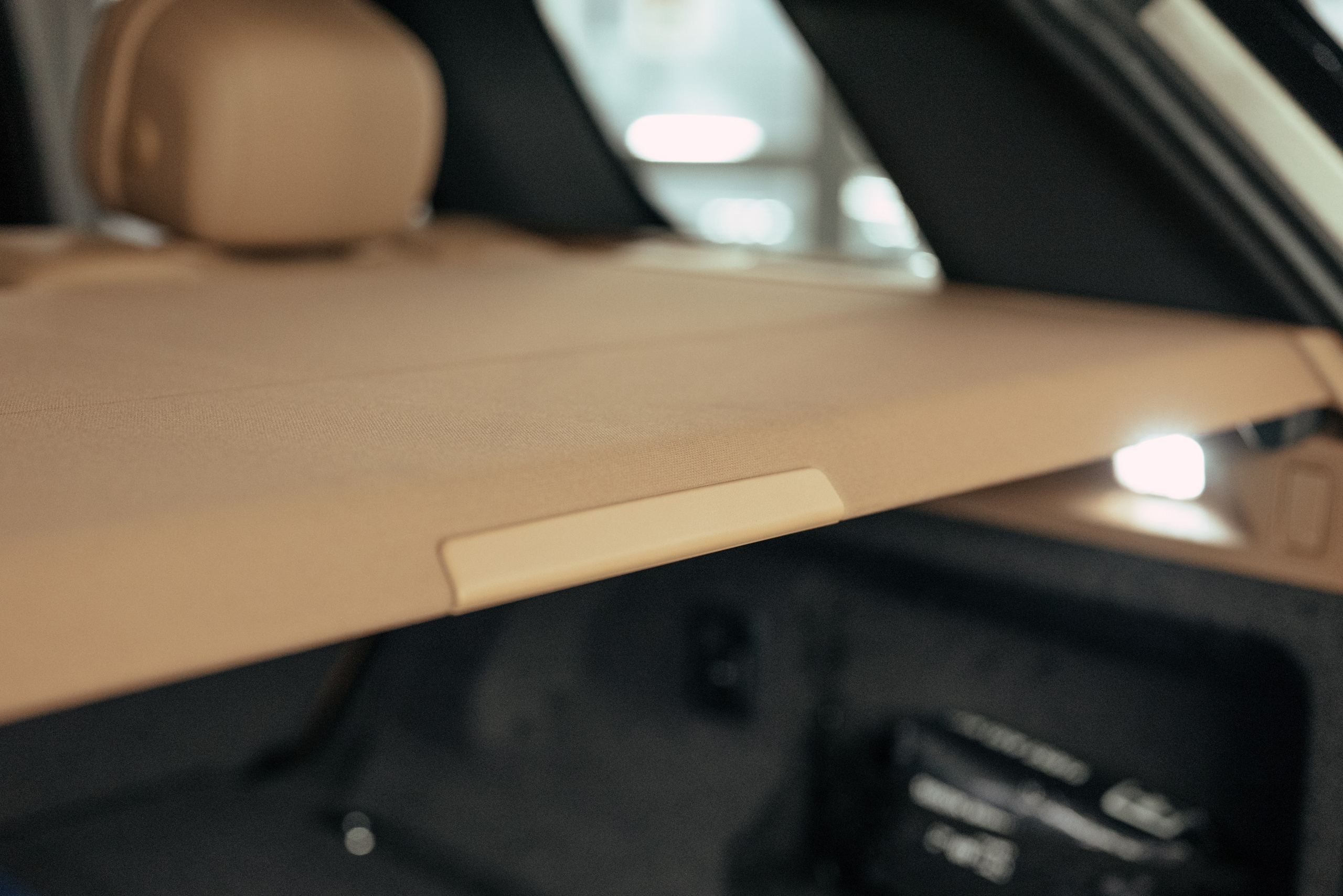 Range Rover gold on sand. DeLorein