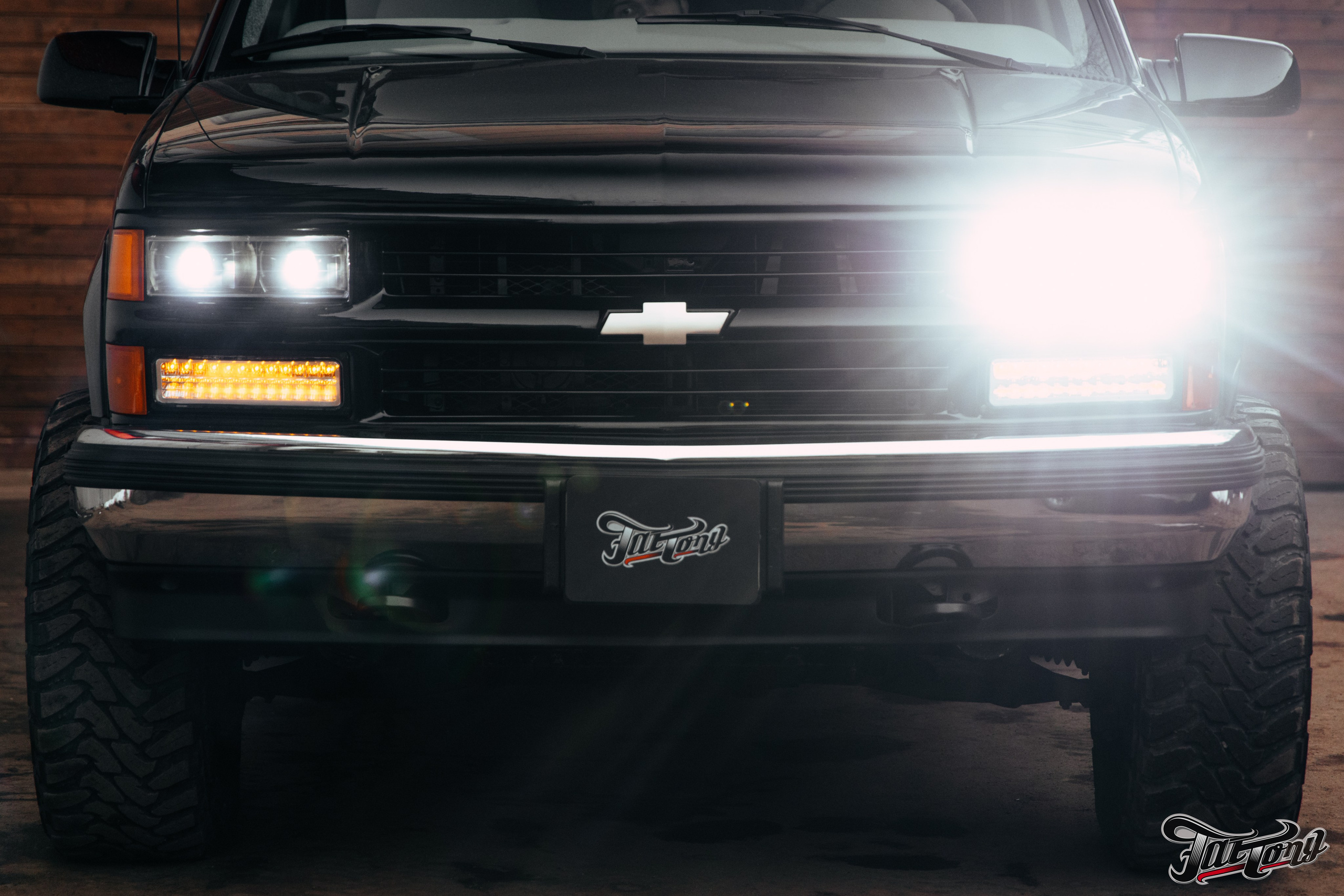 Chevrolet Tahoe I ремонт по кузову и окрас, пошив салона. DeLorein