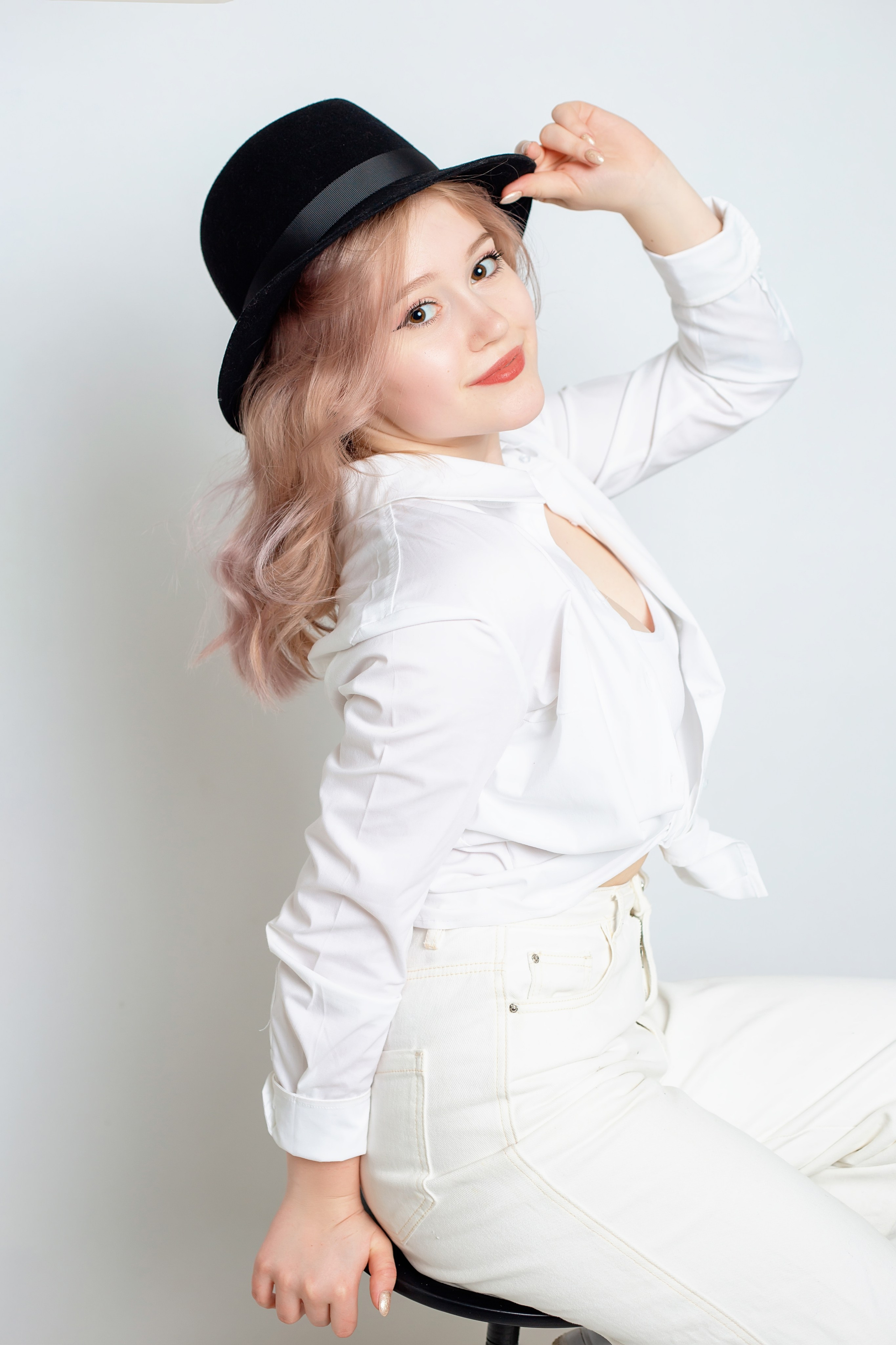 Яркая индивидуальная съемка в студии Санкт-Петербурга. Портретные фотосессии, контент-съемки, репортаж