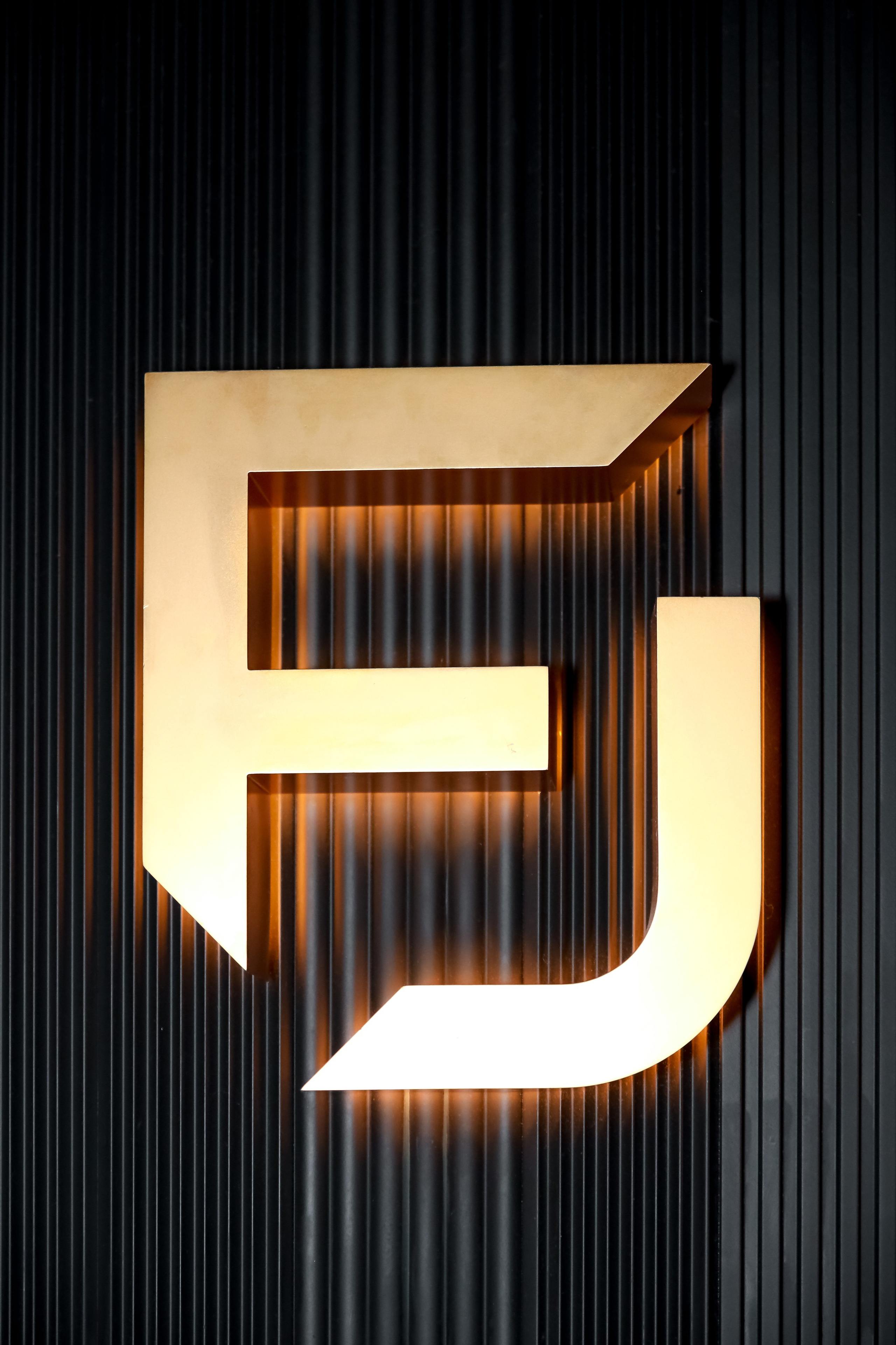 LA night & Fiji wave. 2000’s