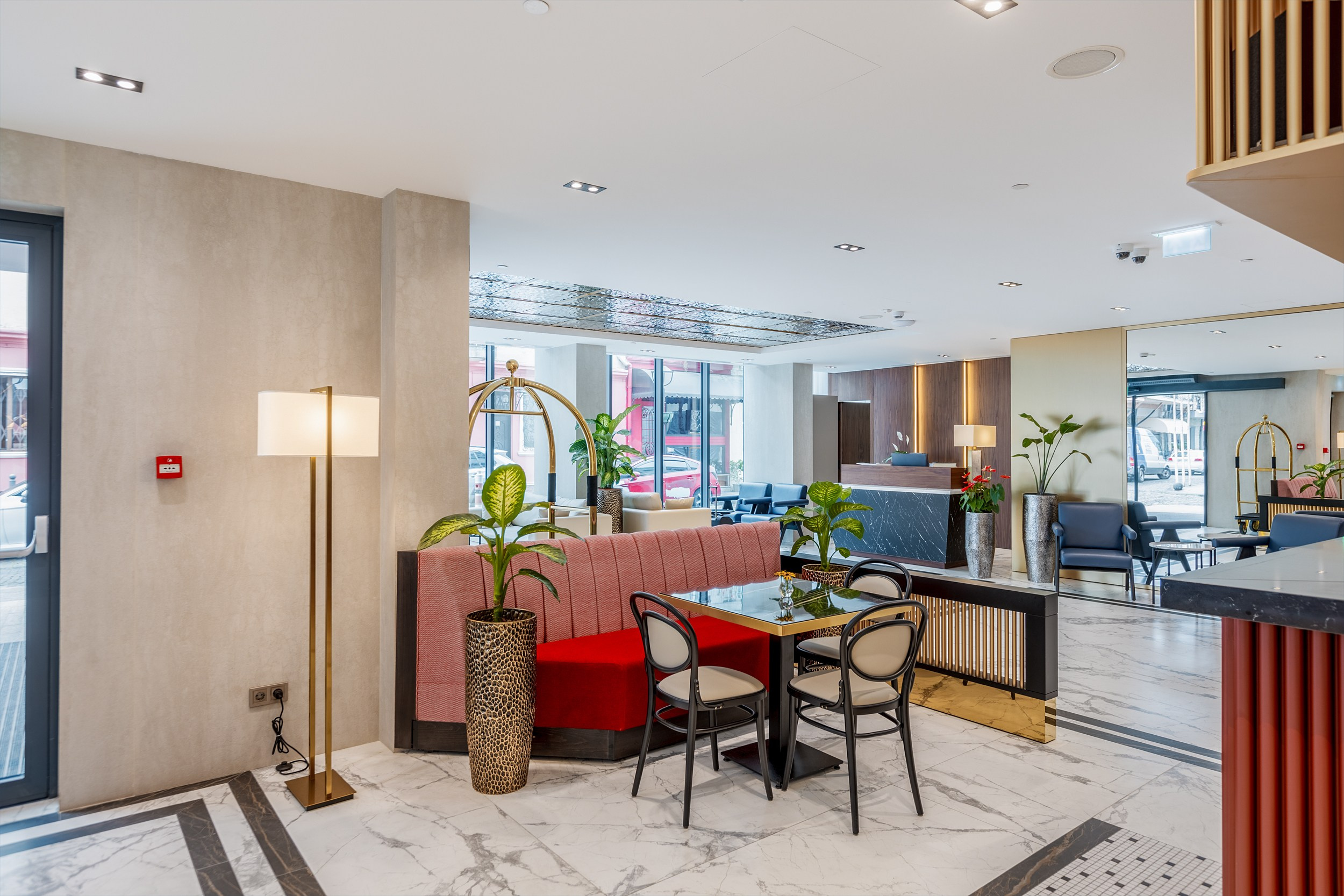 HOTEL PIAZZA EPIGRAPH (BATUMI). Режиссёр, клипмейкер, фотограф — Андрей Охота