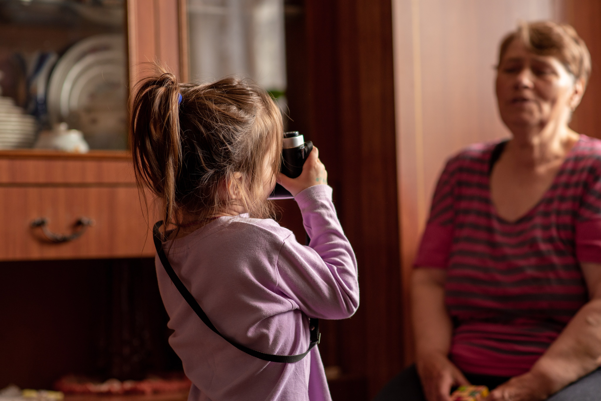 Домашняя съемка. Бабушка с внуками. Свадебный и семейный фотограф Полина Малюкова Москва, Химки, Зеленоград