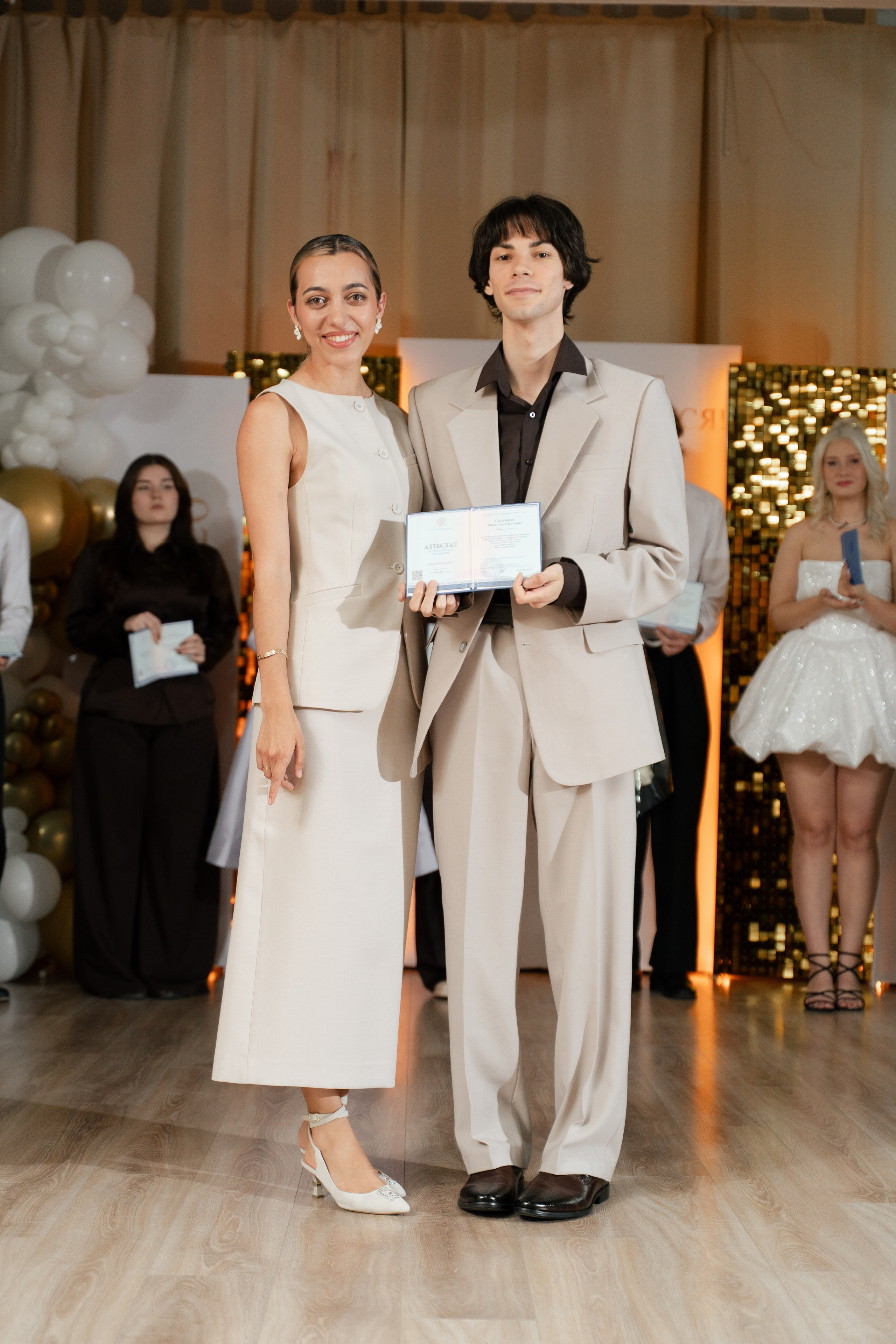 40 Школа 11 класс вручение аттестатов. Выпускные альбомы Натальи Бутко: Новороссийск, Анапа, Геленджик