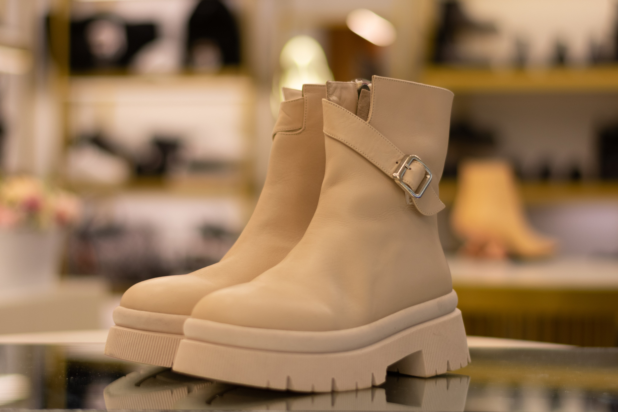 Для организаций. Предметная фотосессия для обувного магазина Capsula. Фотограф/видеограф Богдан Голованов