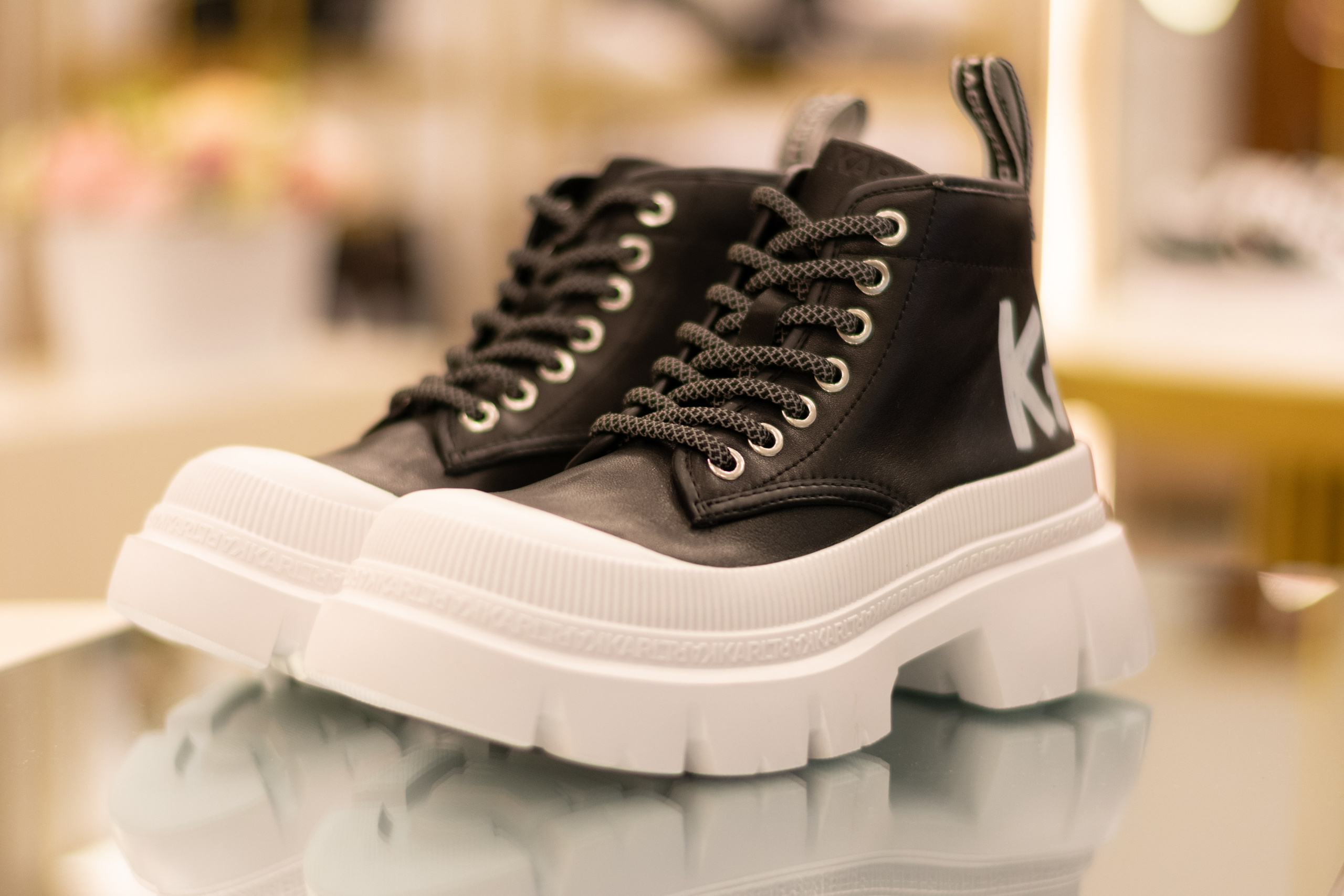 Для организаций. Предметная фотосессия для обувного магазина Capsula. Фотограф/видеограф Богдан Голованов