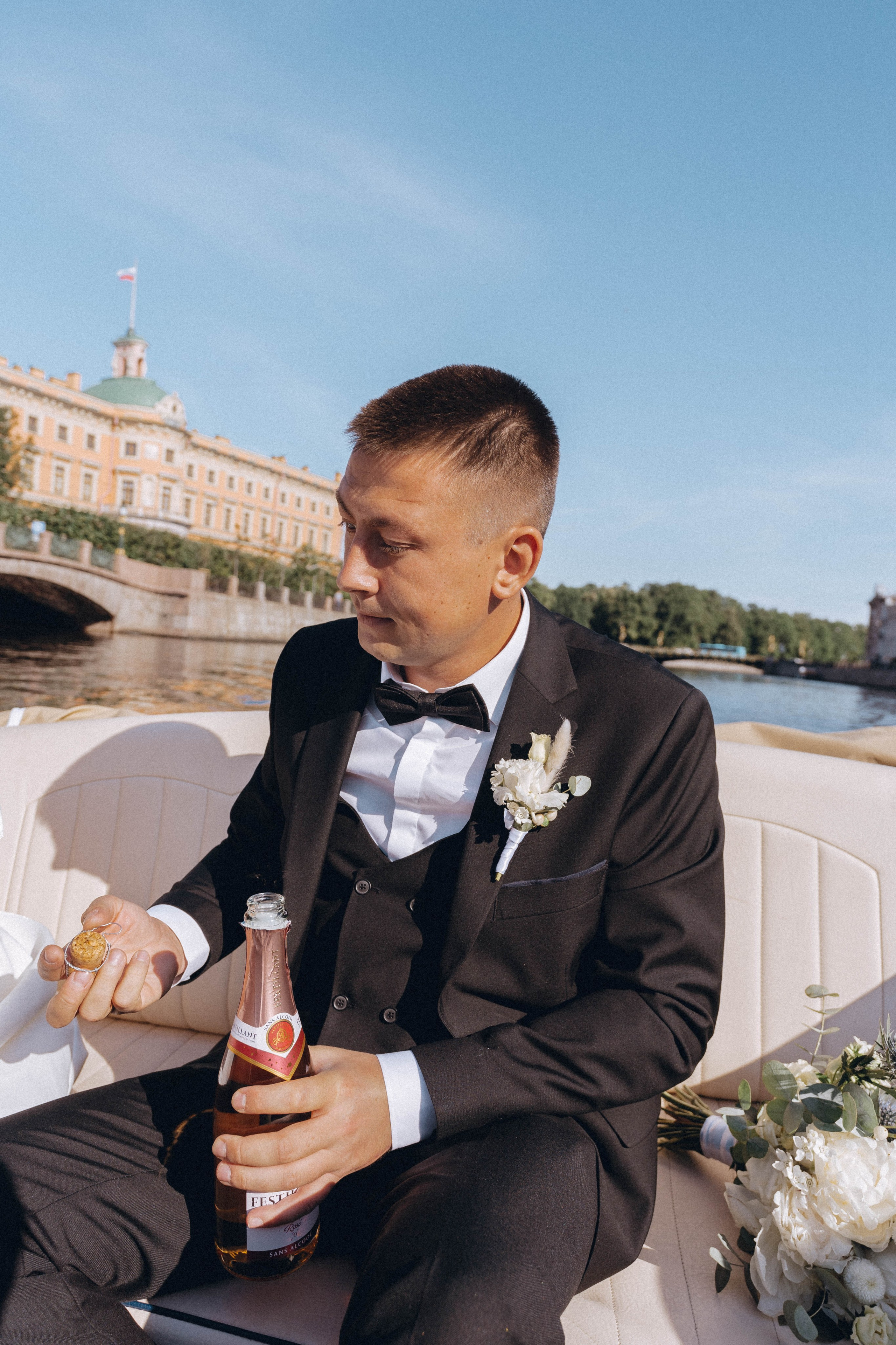 СВАДЕНБНАЯ СЬЕМКА НА КАТЕРЕ ПО КАНАЛАМ САНКТ-ПЕТЕРБУРГА И В АКВАТОРИИ НЕВЫ. Профессиональный фотограф, Санкт-Петербург — Виктория Богомолова