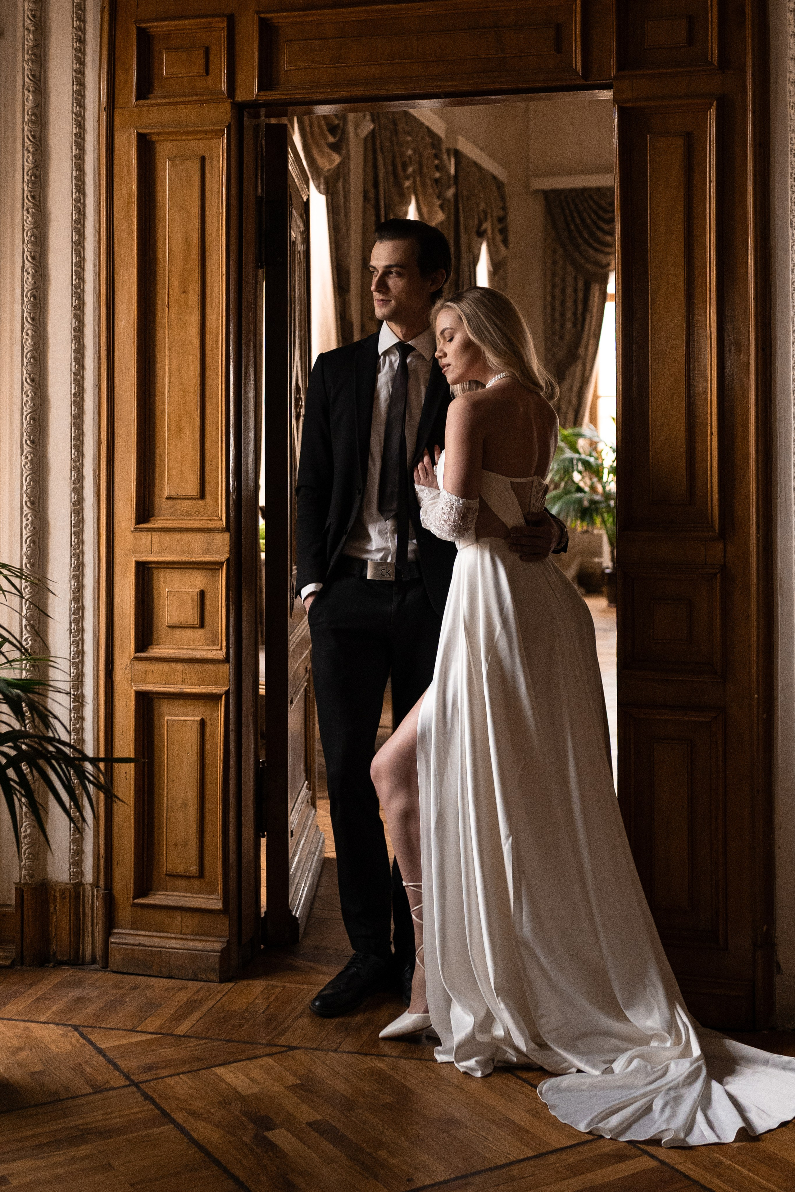 Свадебная фотосессия в Пушкинской библиотеке. Свадебный фотограф в Москве Анна Полушина