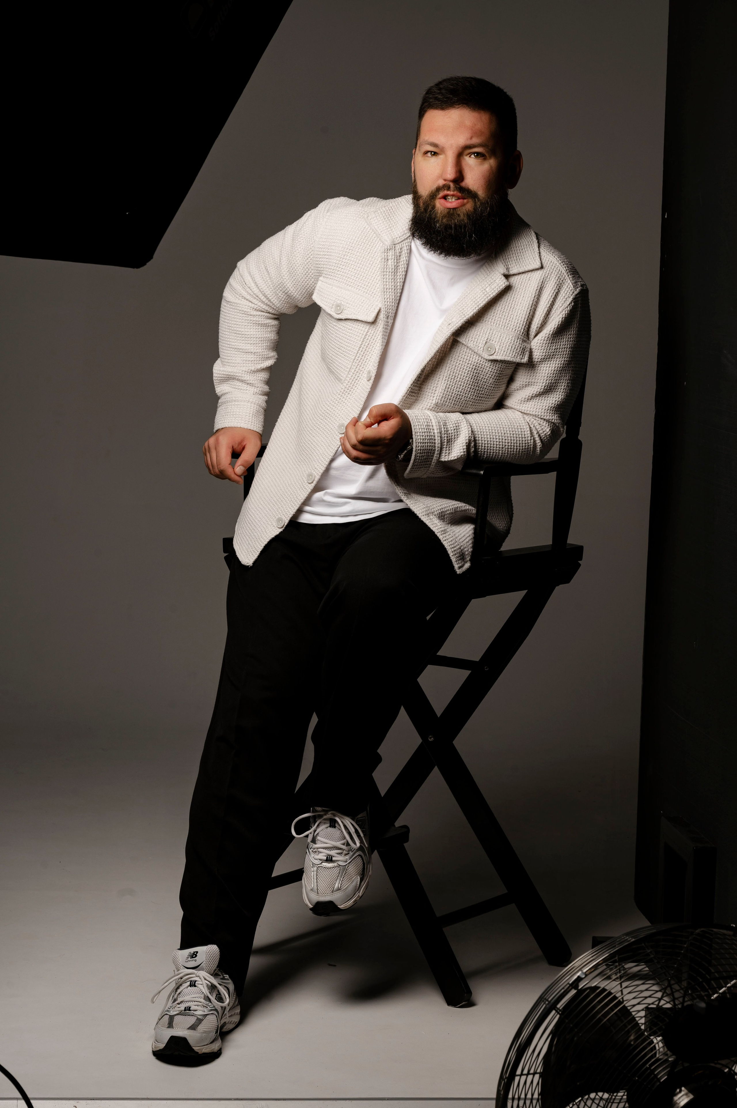 Роман. Профессиональный фотограф беременности в СПБ. Стильные фотосессии беременности в стиле минимализм и классическая фотография