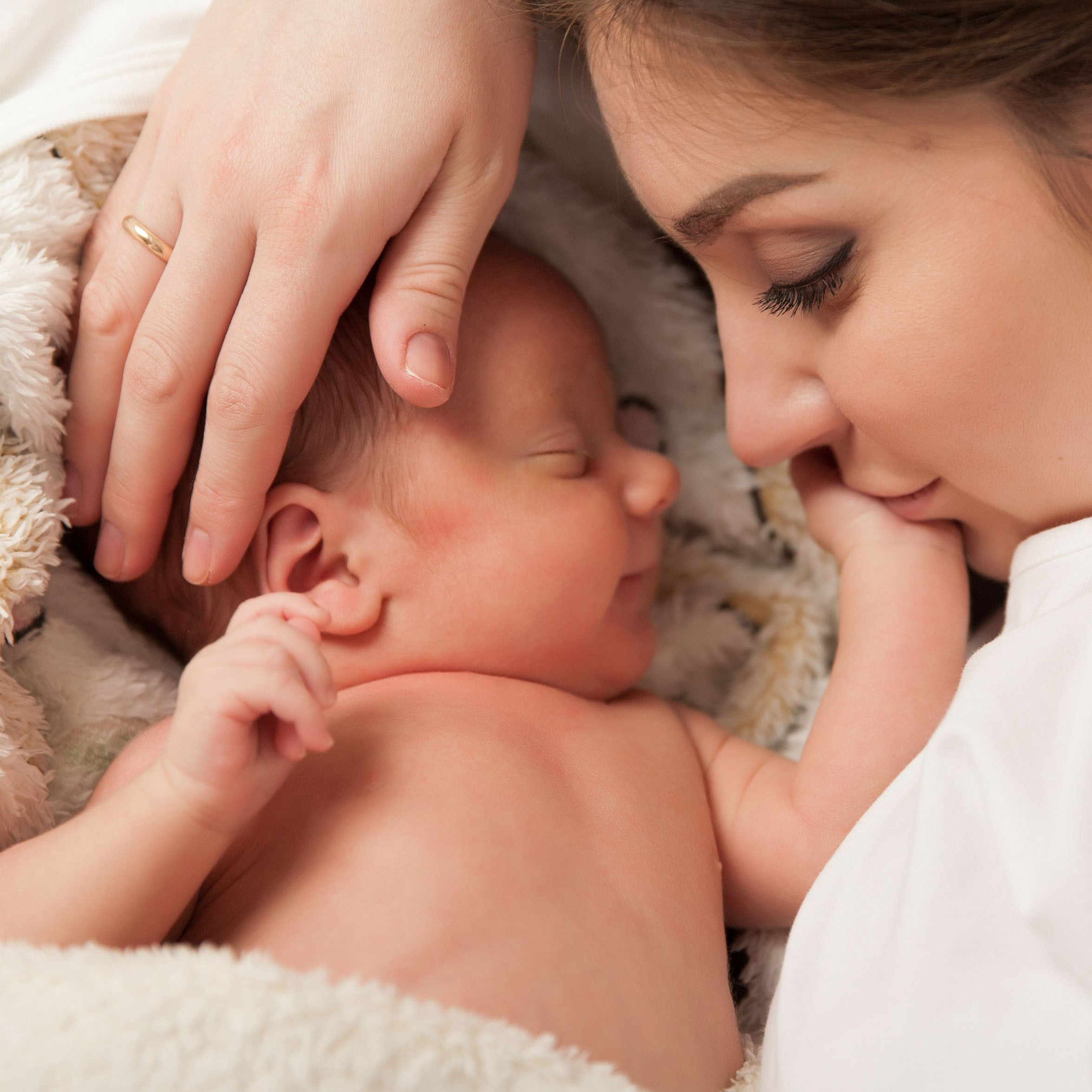 Newborn Алматы, фотосессия новорожденных и младенцев с родителями. Фотостудия Алматы. Семейная и детская фотостудия Family studio.Фотограф Алматы