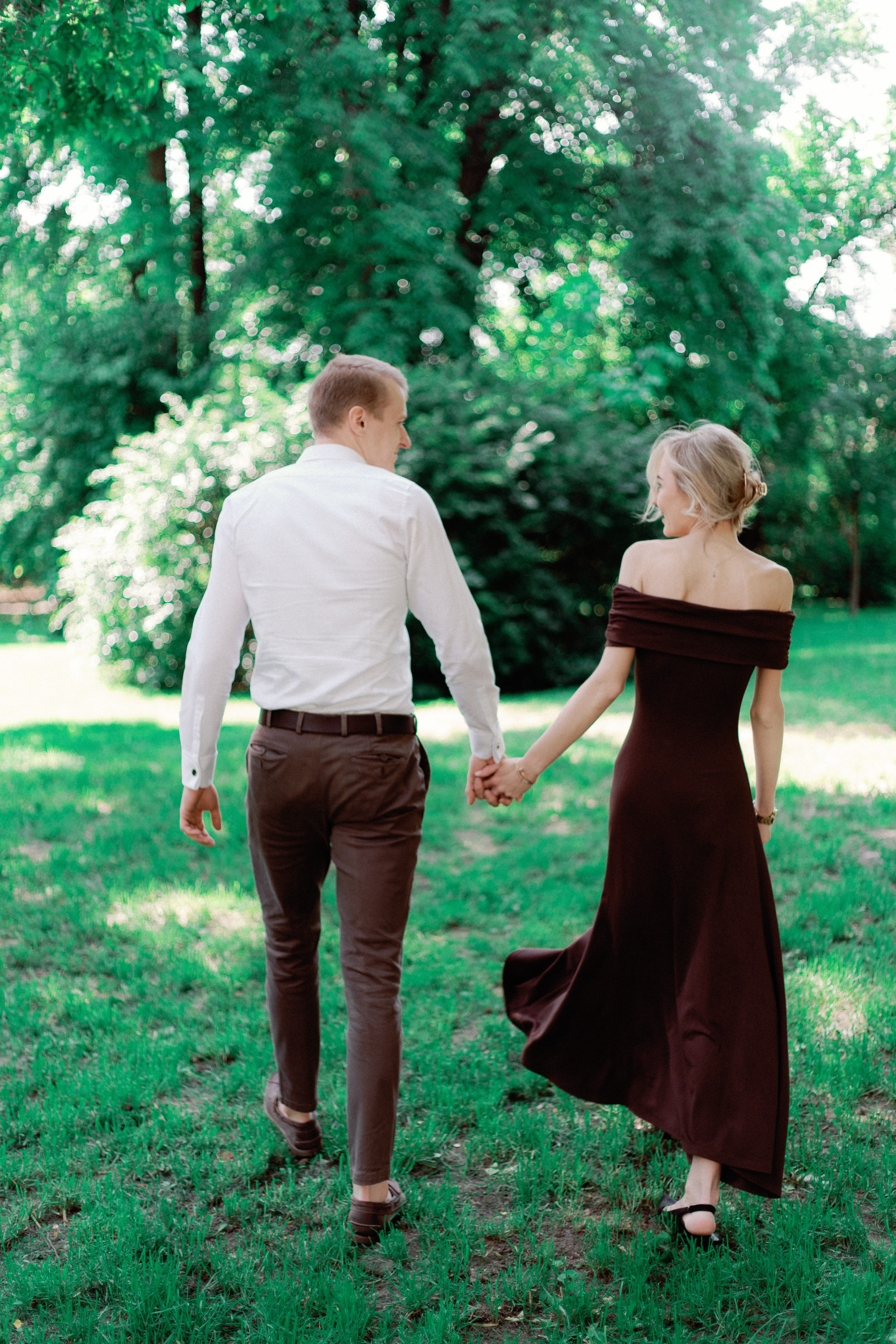 Весеняя лавстори прогулка в парке в Москве, фотограф в Москве