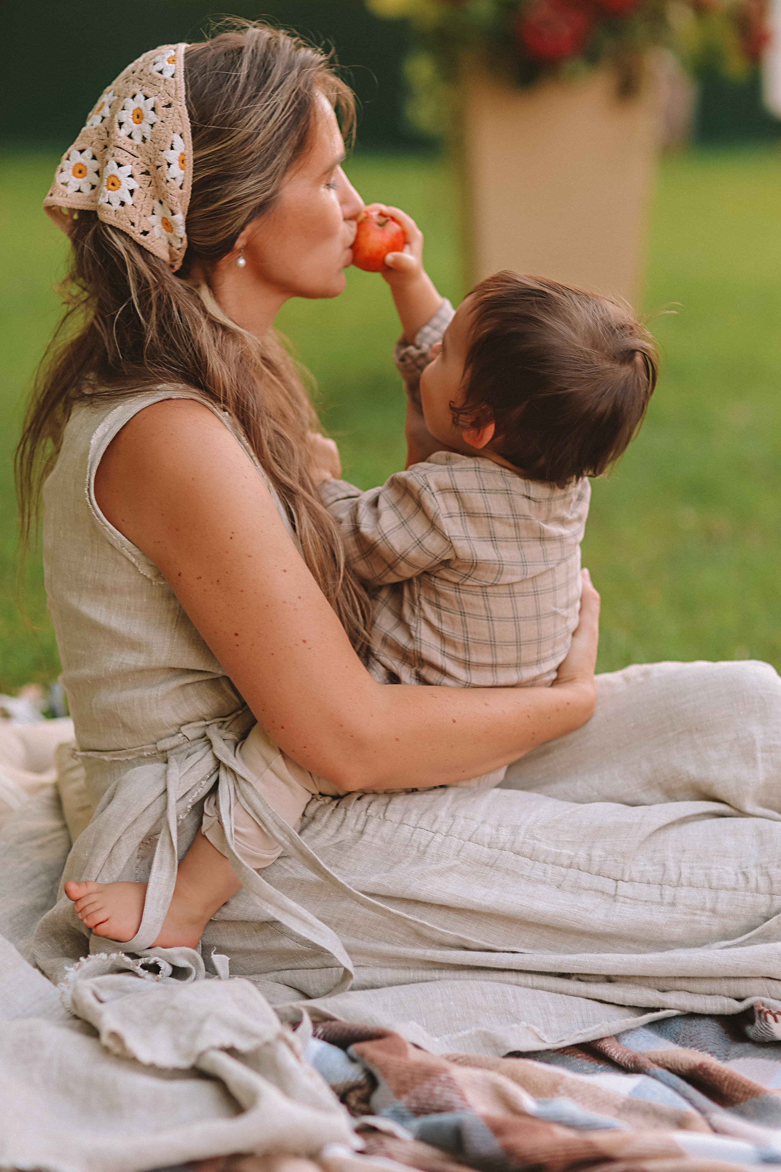 Стирка у дома. Семейный фотограф Тюмень, фотограф на роды Салмина Мария
