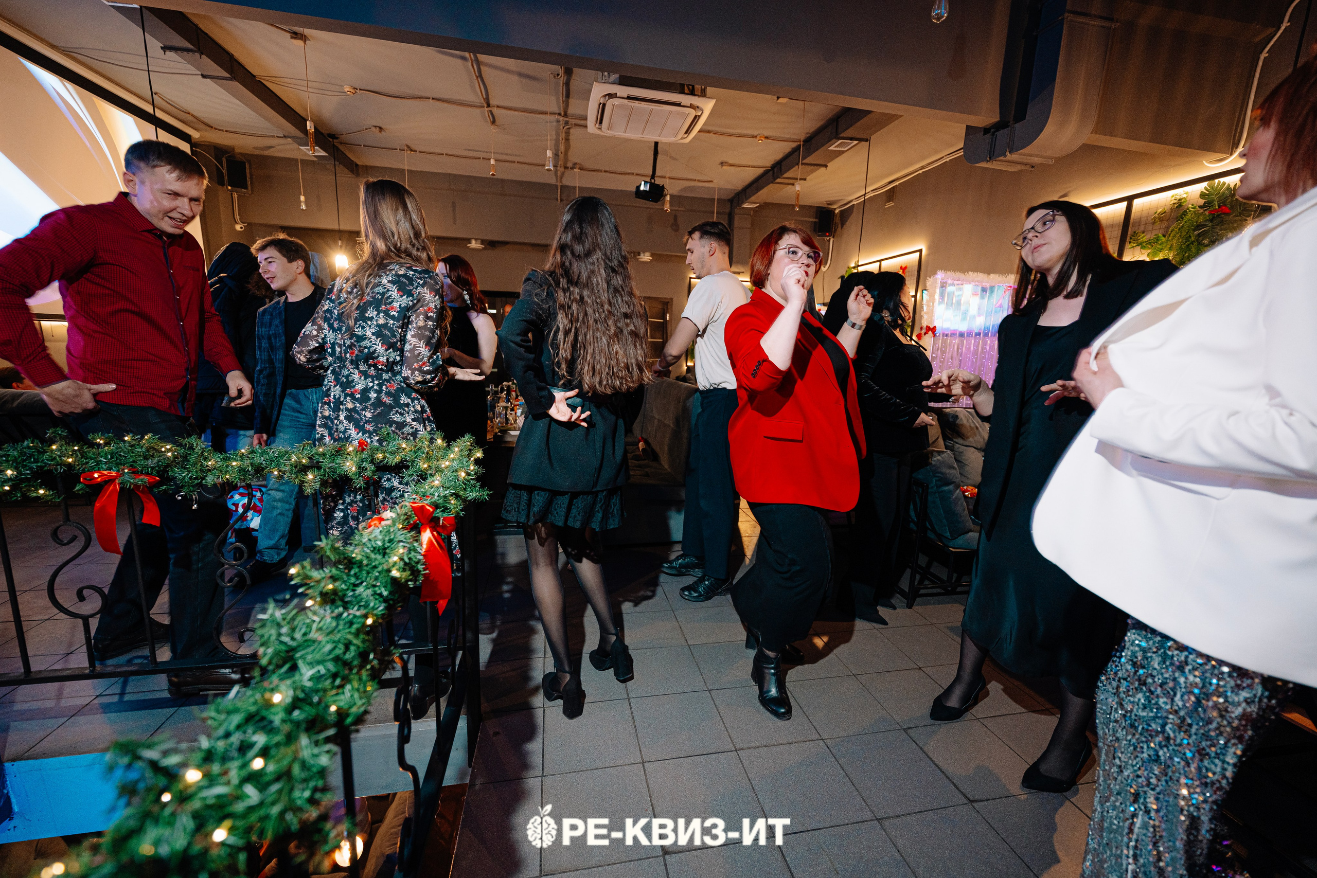 Реквизит — квиз в Зеленодольске и Волжске ZR cafe. Свадебный фотограф в Казани, и Зеленодольске Радик Мухаметов