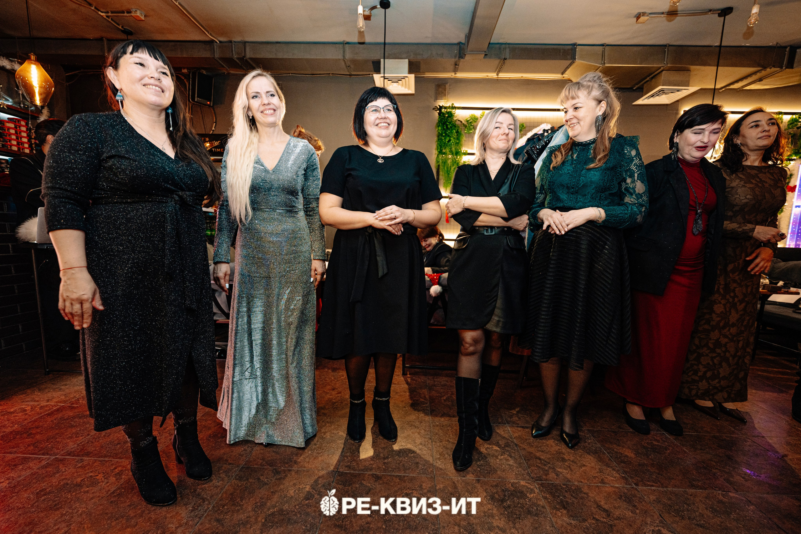 Реквизит — квиз в Зеленодольске и Волжске ZR cafe. Свадебный фотограф в Казани, и Зеленодольске Радик Мухаметов