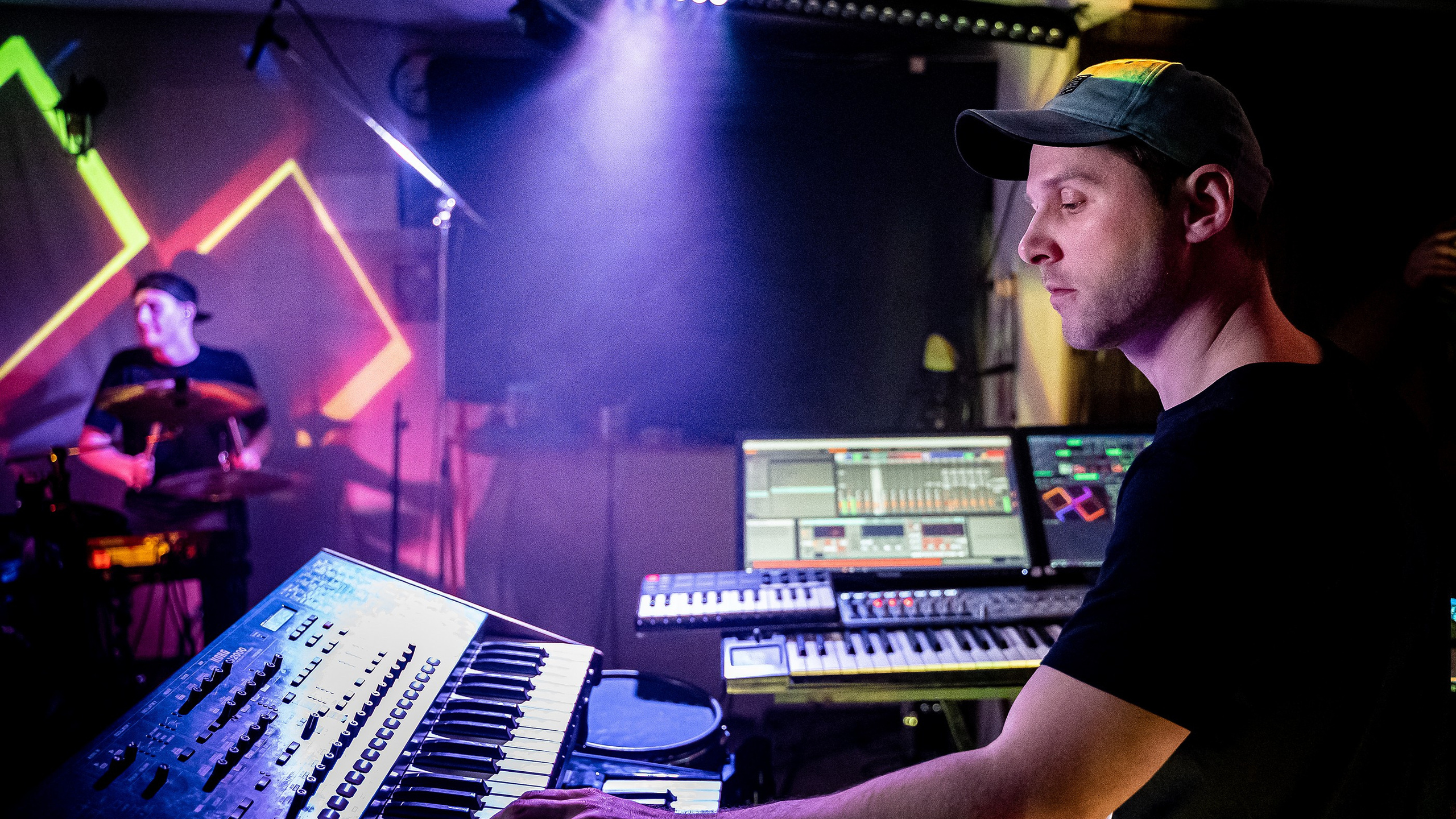 Контент съемка под ключ. Световое шоу / Москва и Мо