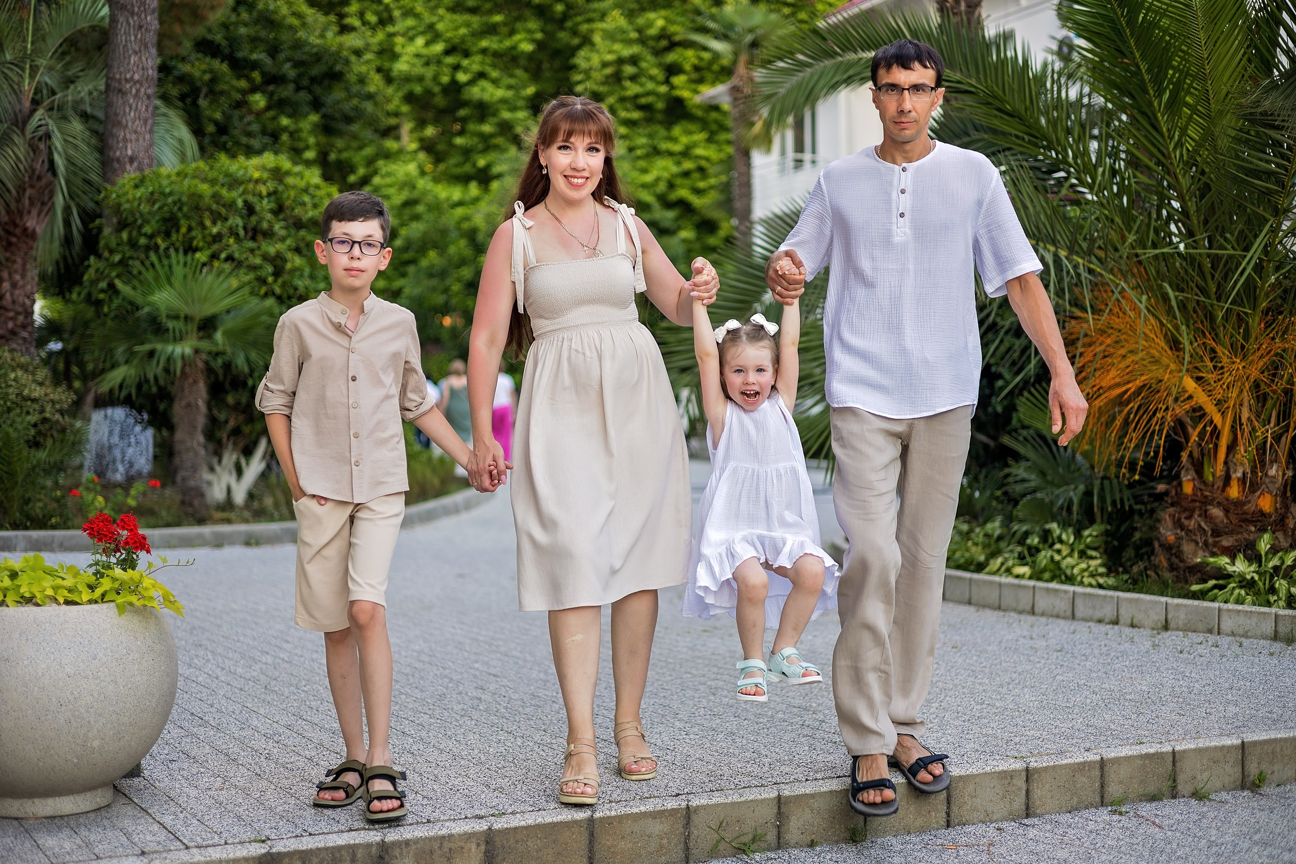 Отдых в Гагре. Свадебный и семейный фотограф в Абхазии Эля Цишба