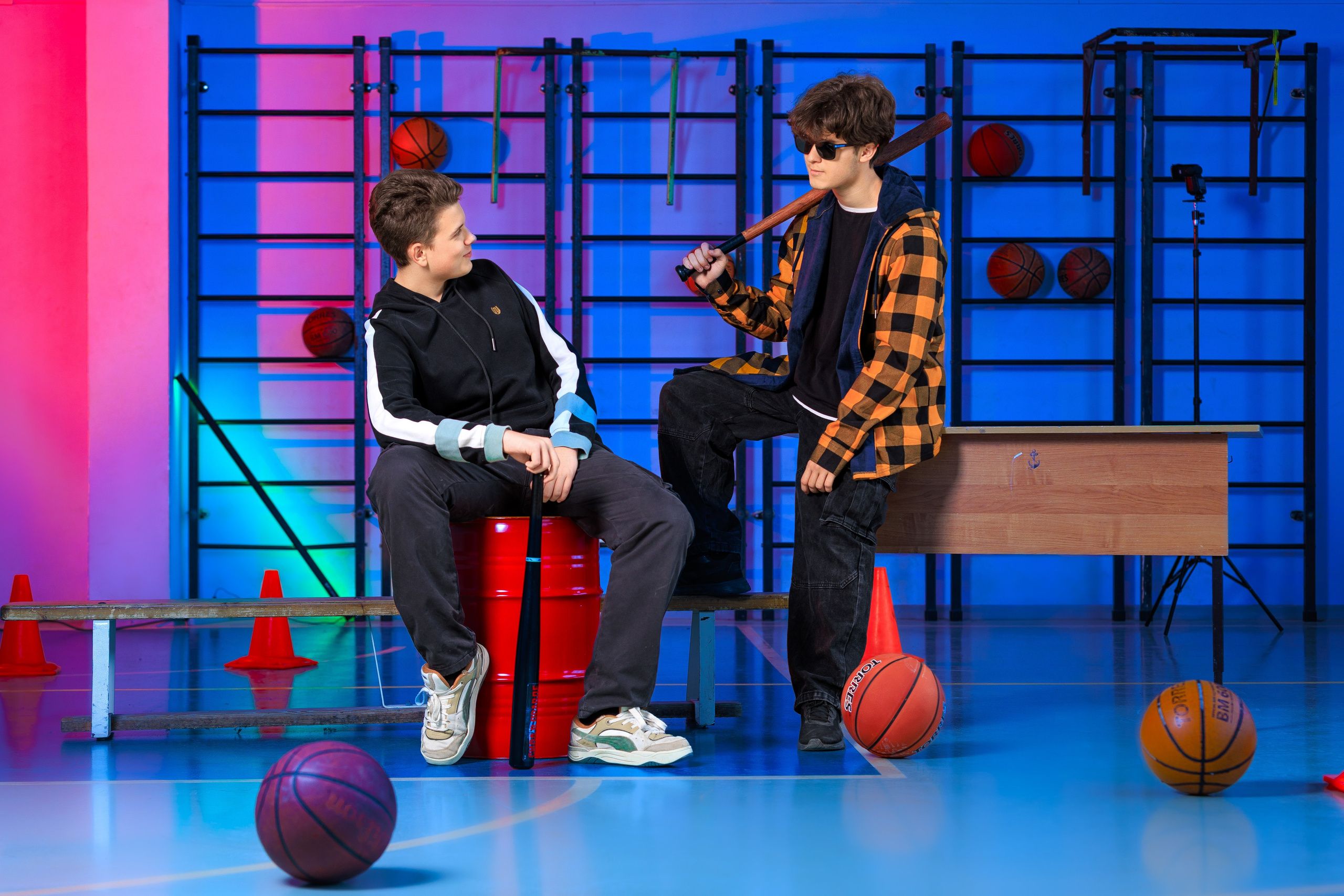 Смотреть фотки в спортзале. Выпускные альбомы Геленджик, Новороссийск, Краснодар, Туапсе