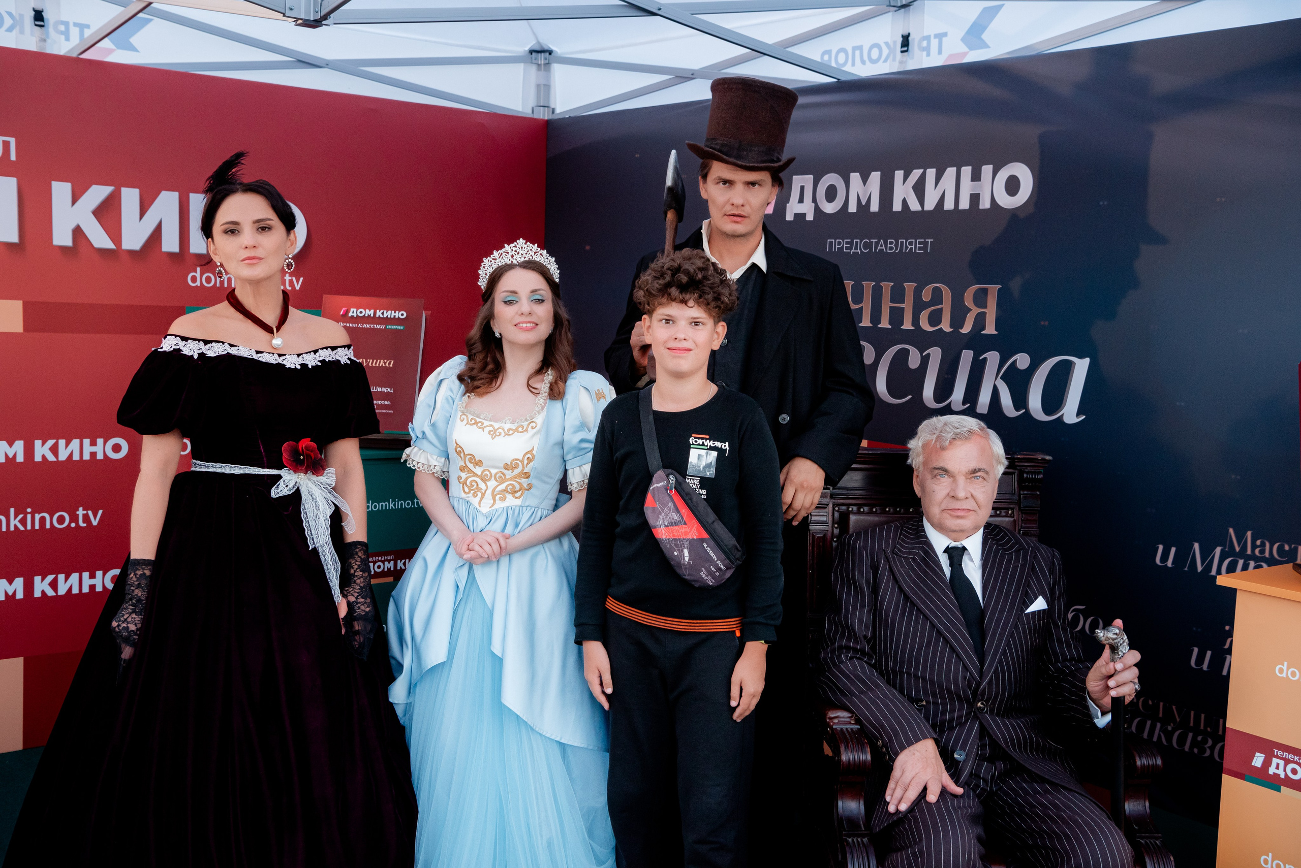 Портретные фото с артистами в палатке Триколор Дом Кинов на день города Волгоград. Фотограф в Волгограде и Волжском Александр Горбань