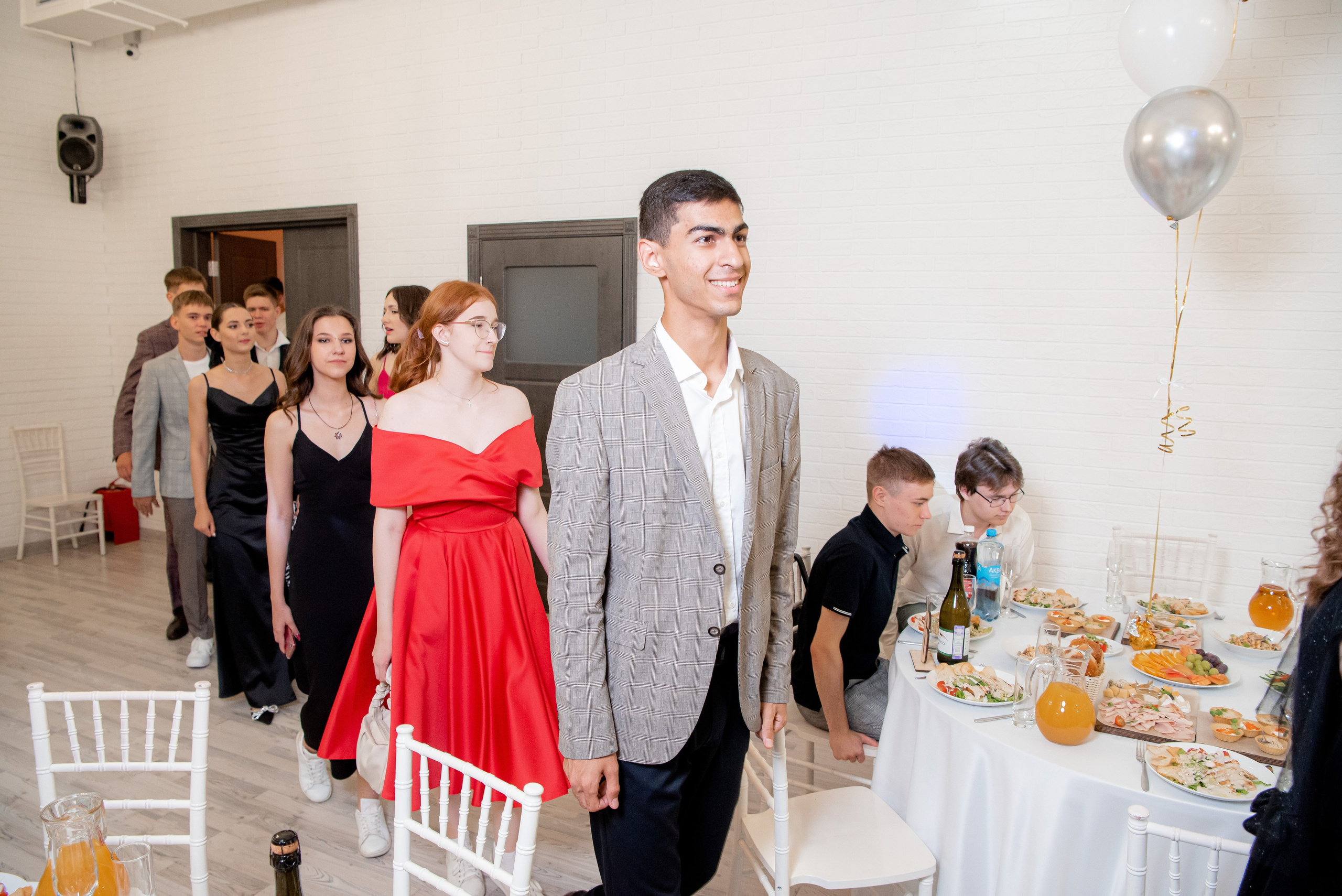 30 Школа. Вручение и Банкет. ДК Юбилейный и Банхоф. Фотограф в Волгограде и Волжском Александр Горбань