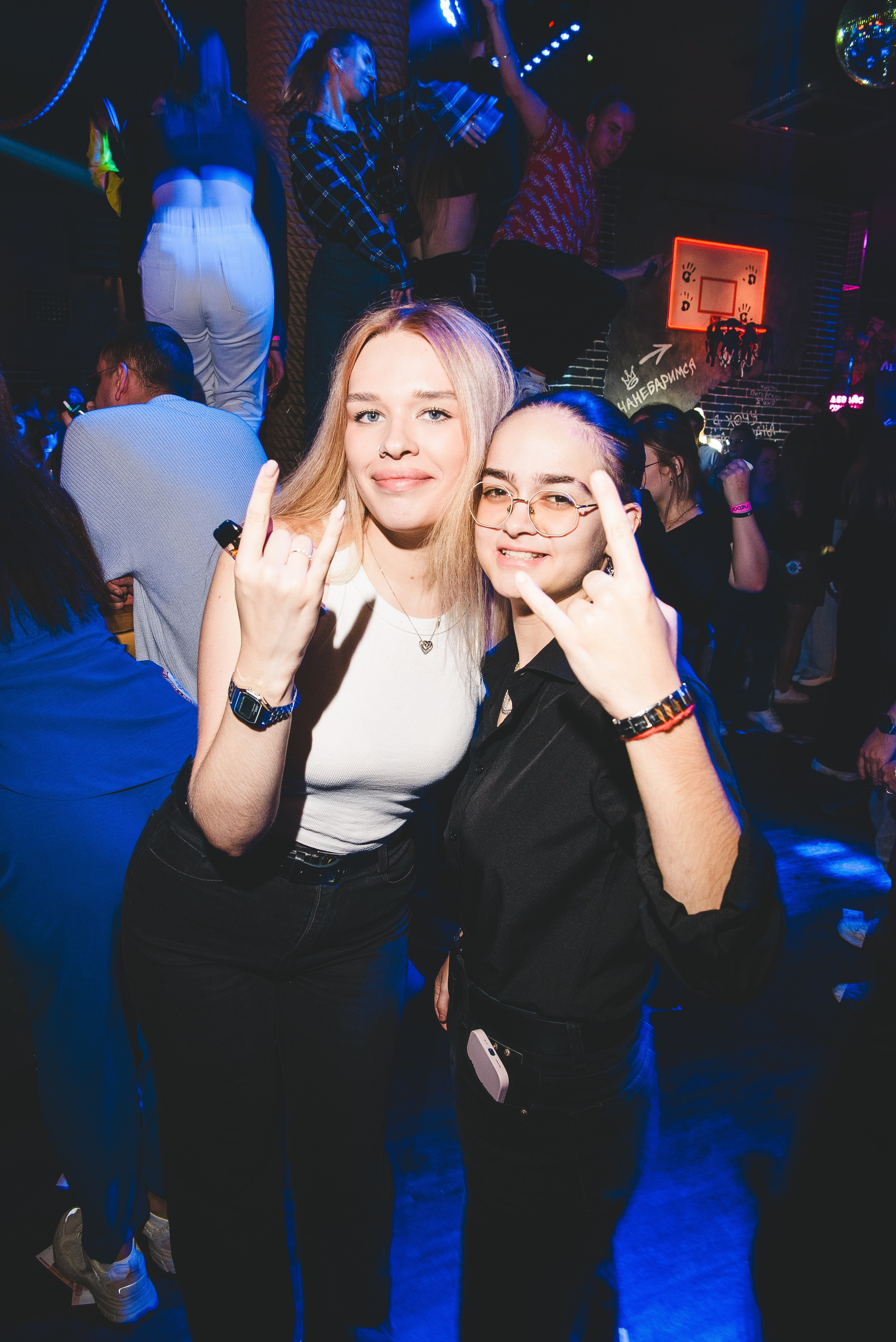 Фотоотчёты о вечеринках для НеБар Волгоград. Или стиль «пьяный фотограф». Фотограф в Волгограде и Волжском Александр Горбань