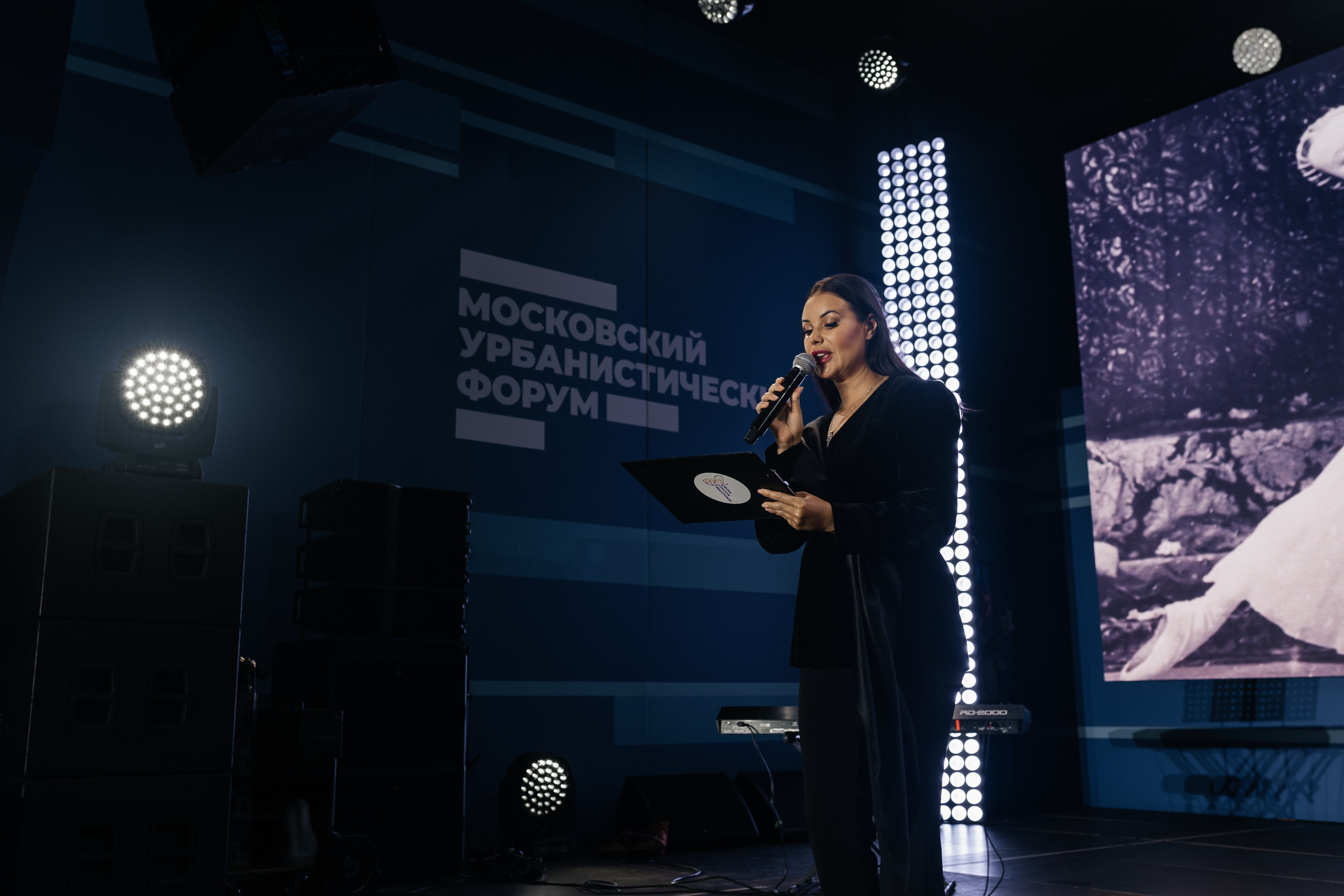 Московский урбанистический форум. Фонд Оксаны Фёдоровой. Ромео и Джульета. Фотограф Наталия Федосова, г. Москва. TG и Instagram @nataliya_raw