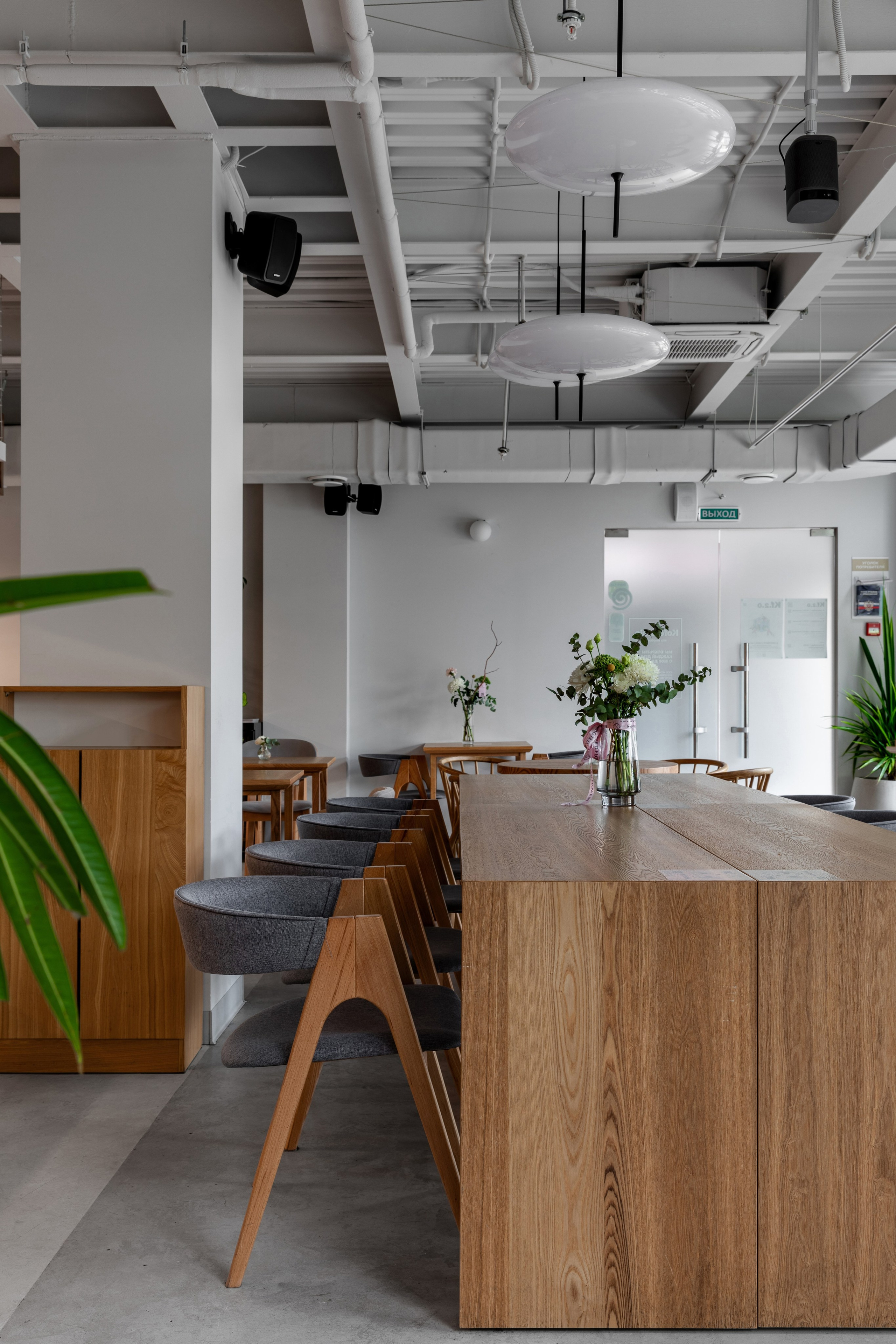 Интерьерная фотосъёмка кофейни «КОФЕФОРНИЯ» в Сочи. Интерьерный фотограф в Сочи Владислав Нагин