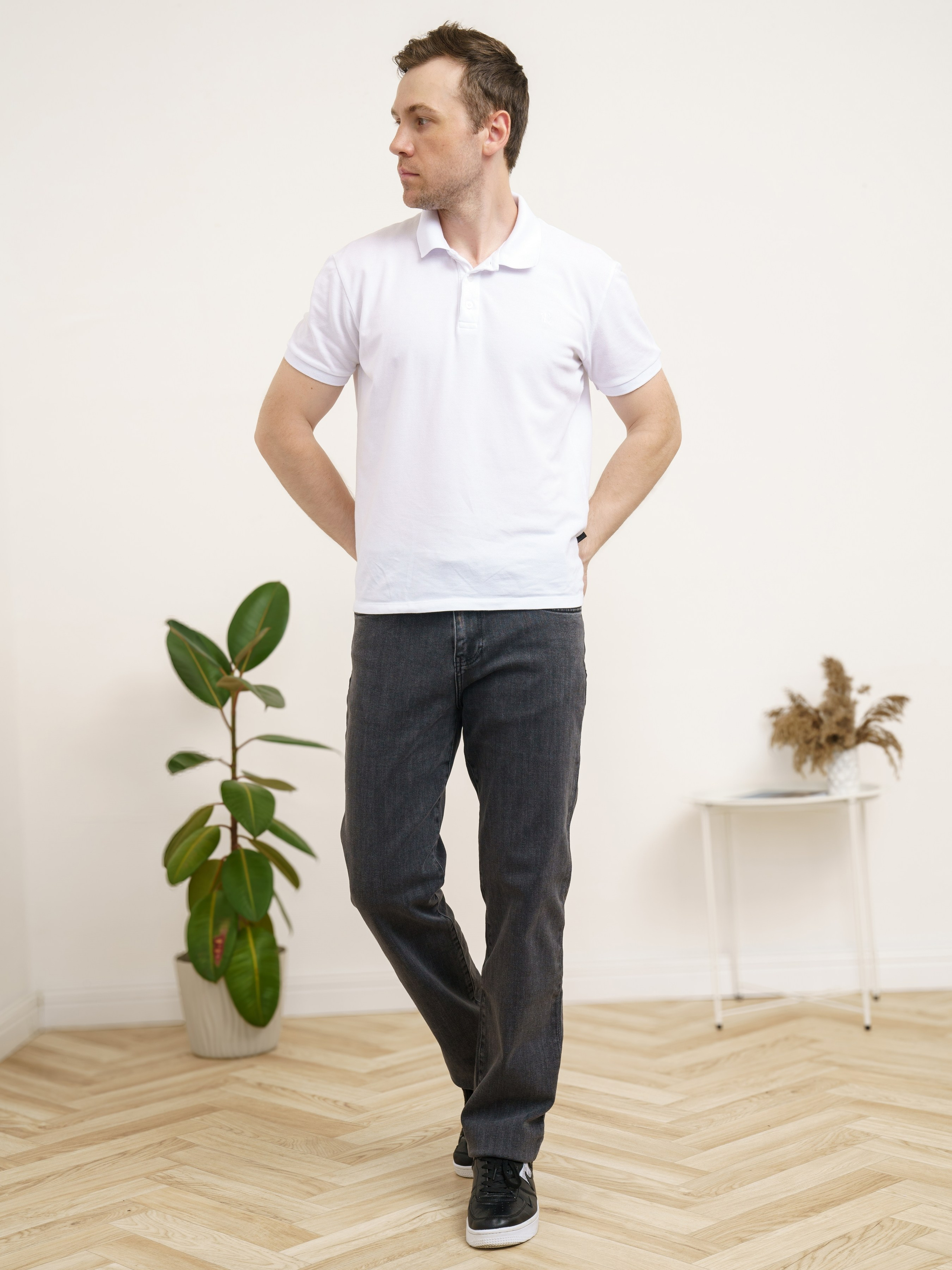 Джинсы, модель Алексей. KED Production — продакшн из СПб. Создаём фото, видео и контент, который помогает брендам и селлерам продавать больше