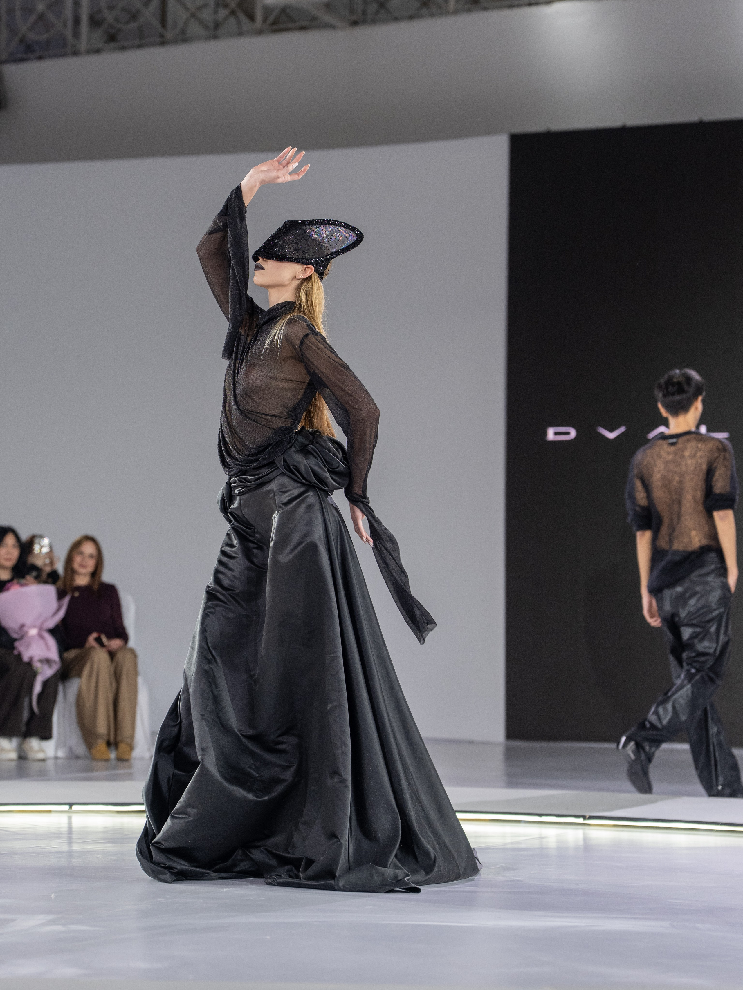 Дизайн DVALI. Сайт Алматинского НЮ АРТ, будуар и фэшн фотографа Дениса Карпенко