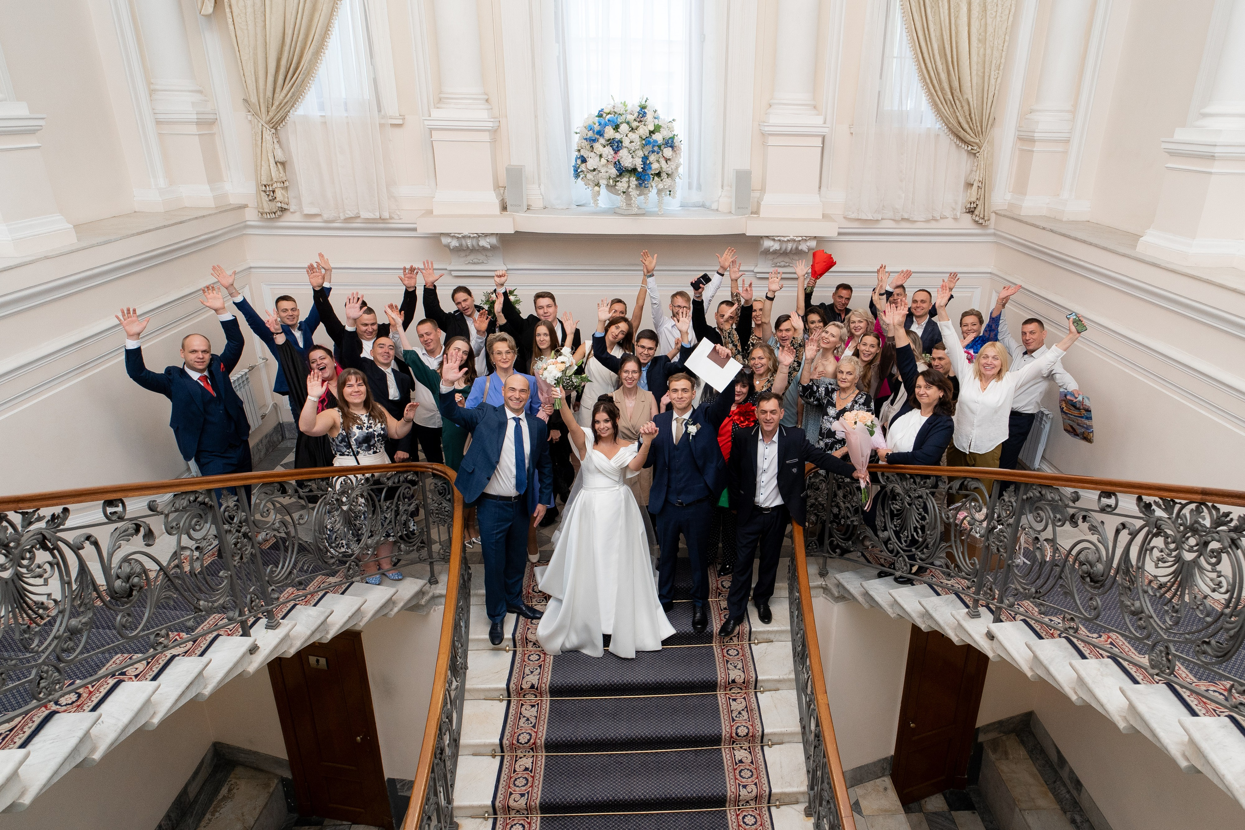 Сборы в отеле Индиго, съемка в Академии художеств, роспись во дворце бракосочетания№ 2 и банкет Нева Холл. Свадебный фотограф Александр Невский в Санкт-Петербурге